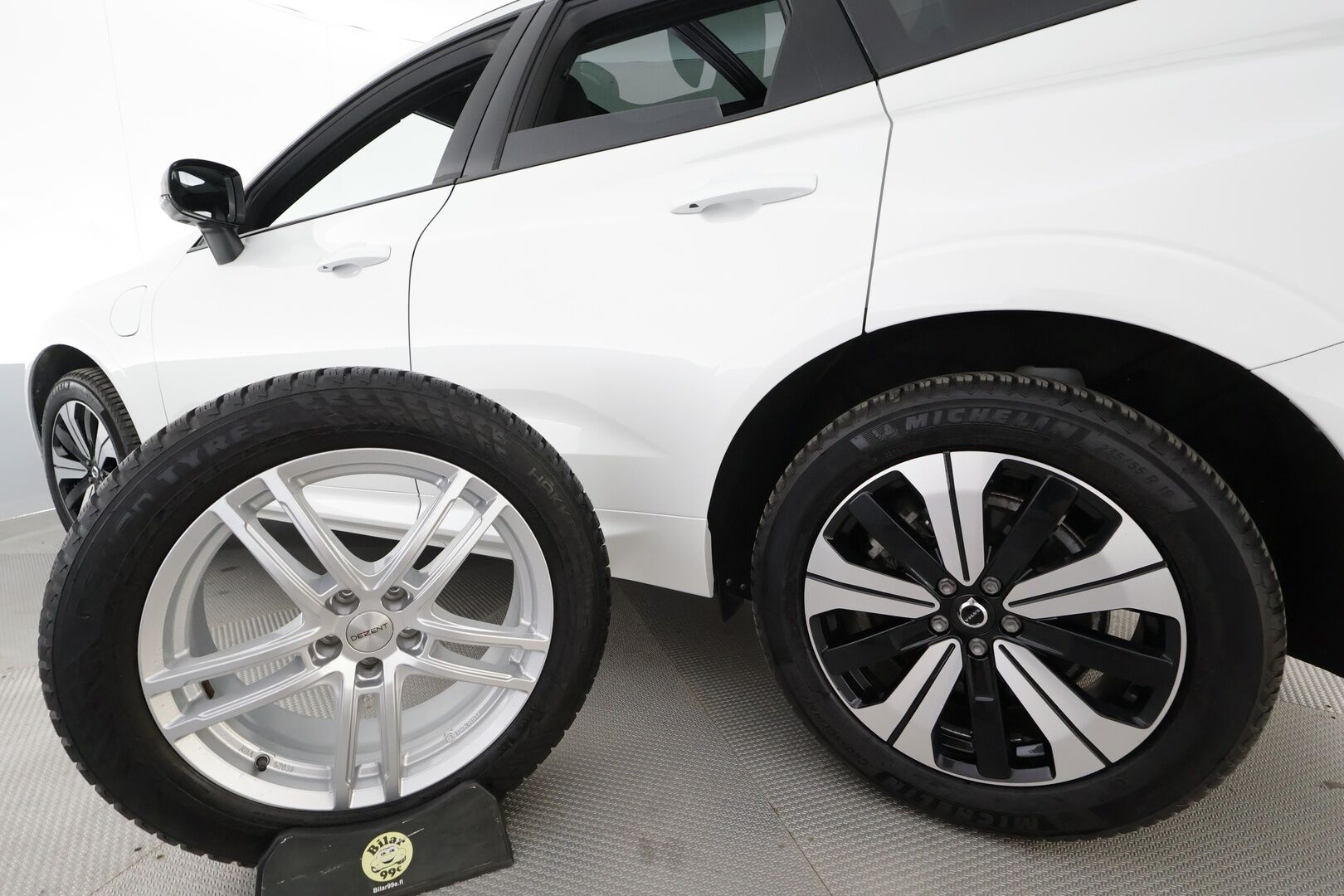 Volvo XC60 2024 T8 AWD Long Range High Performance Plus Dark Edition aut - | ACC | Webasto | Koukku | H/K | 360° | Muistipenkit | Panorama | Puolinahat | Full-LED Active | Keyless | 1-om Suomi-auto | SOH 96.3% | Kahdet renkaat alumiinivantein | Juuri huollettu