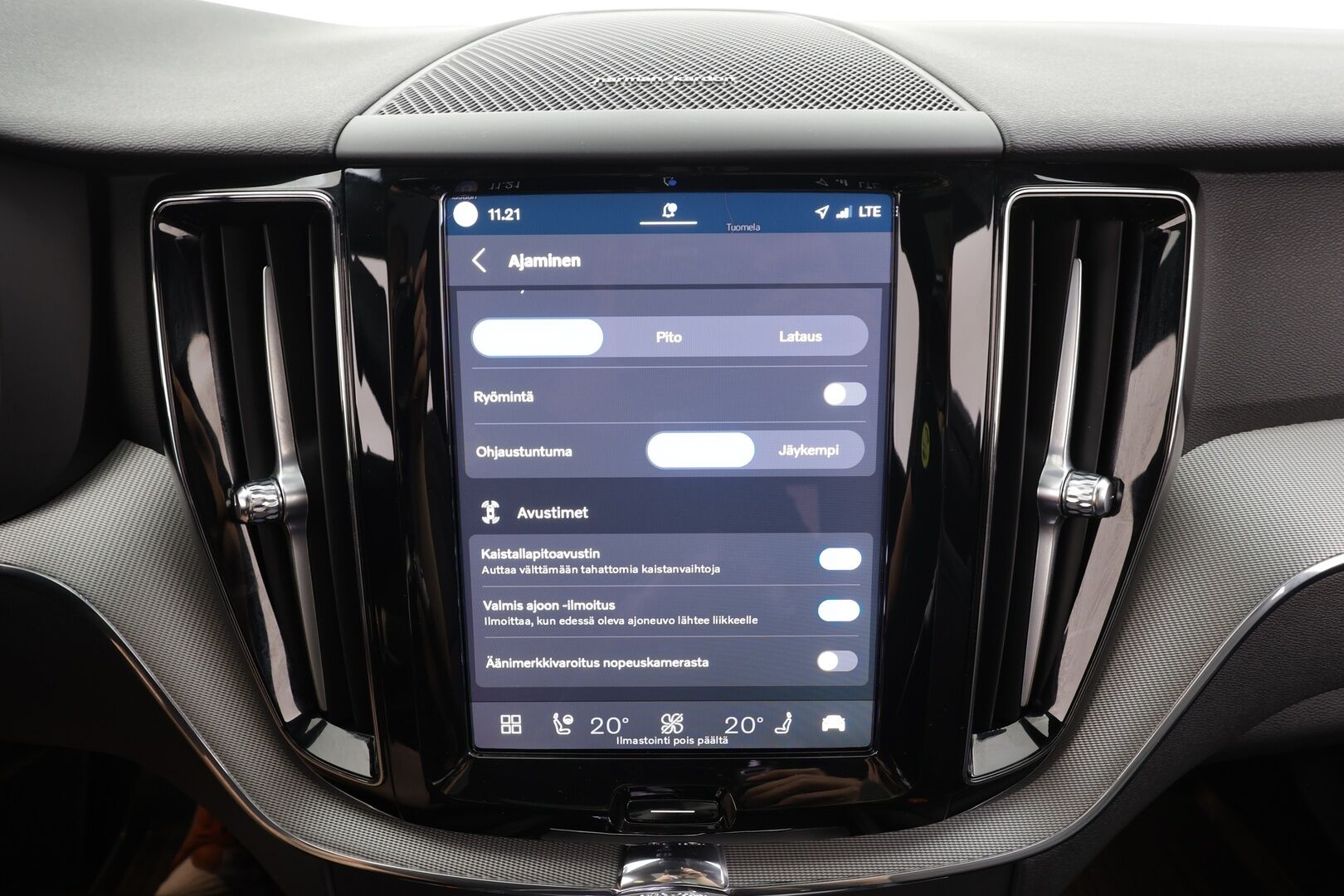 Volvo XC60 2024 T8 AWD Long Range High Performance Plus Dark Edition aut - | ACC | Webasto | Koukku | H/K | 360° | Muistipenkit | Panorama | Puolinahat | Full-LED Active | Keyless | 1-om Suomi-auto | SOH 96.3% | Kahdet renkaat alumiinivantein | Juuri huollettu
