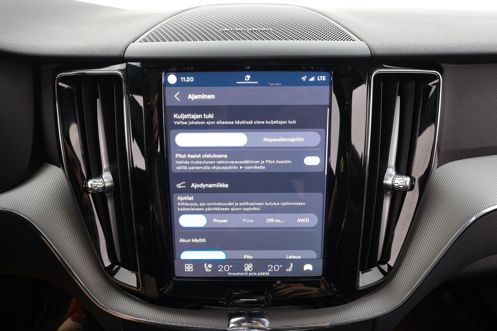 Volvo XC60 2024 T8 AWD Long Range High Performance Plus Dark Edition aut - | ACC | Webasto | Koukku | H/K | 360° | Muistipenkit | Panorama | Puolinahat | Full-LED Active | Keyless | 1-om Suomi-auto | SOH 96.3% | Kahdet renkaat alumiinivantein | Juuri huollettu
