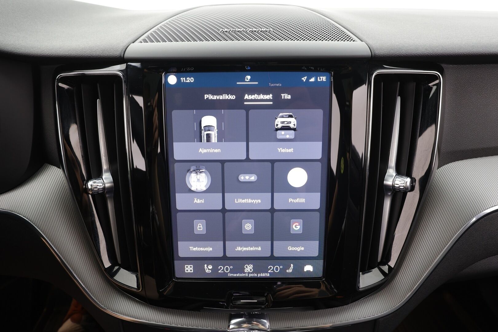 Volvo XC60 2024 T8 AWD Long Range High Performance Plus Dark Edition aut - | ACC | Webasto | Koukku | H/K | 360° | Muistipenkit | Panorama | Puolinahat | Full-LED Active | Keyless | 1-om Suomi-auto | SOH 96.3% | Kahdet renkaat alumiinivantein | Juuri huollettu