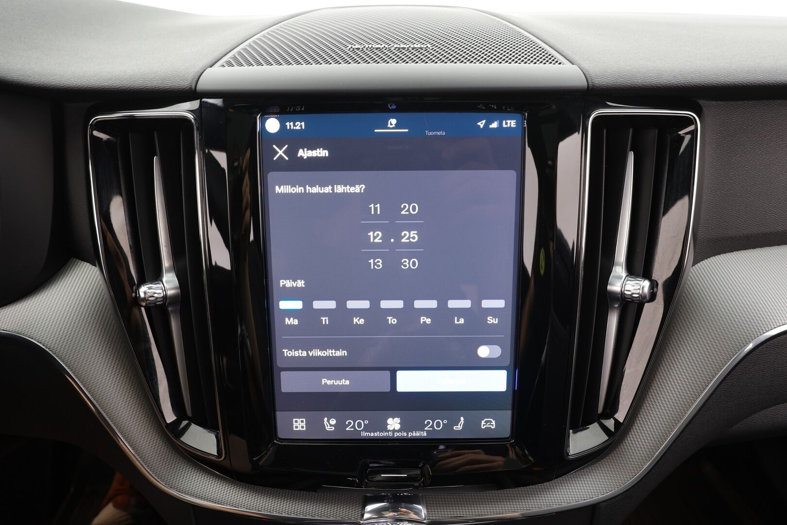 Volvo XC60 2024 T8 AWD Long Range High Performance Plus Dark Edition aut - | ACC | Webasto | Koukku | H/K | 360° | Muistipenkit | Panorama | Puolinahat | Full-LED Active | Keyless | 1-om Suomi-auto | SOH 96.3% | Kahdet renkaat alumiinivantein | Juuri huollettu