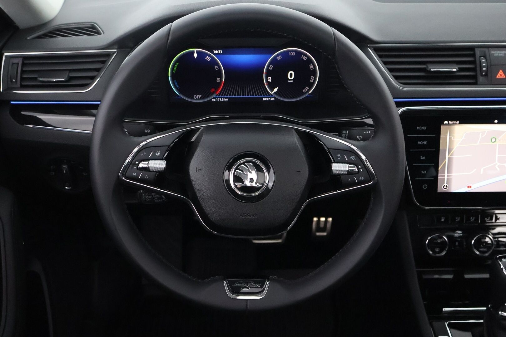 Skoda Superb 2024 Combi 1.4 TSI PHEV L&K iV BusinessLine DSG Autom. - 3,99 % KORKOTARJOUS TÄHÄN AUTOON - Webasto / Adapt.Vakkari / Canton / Panorama / Ilmastoidut & Hierovat nahkapenkit / 360-Kamera / Sähköluukku / Supervarusteet!
