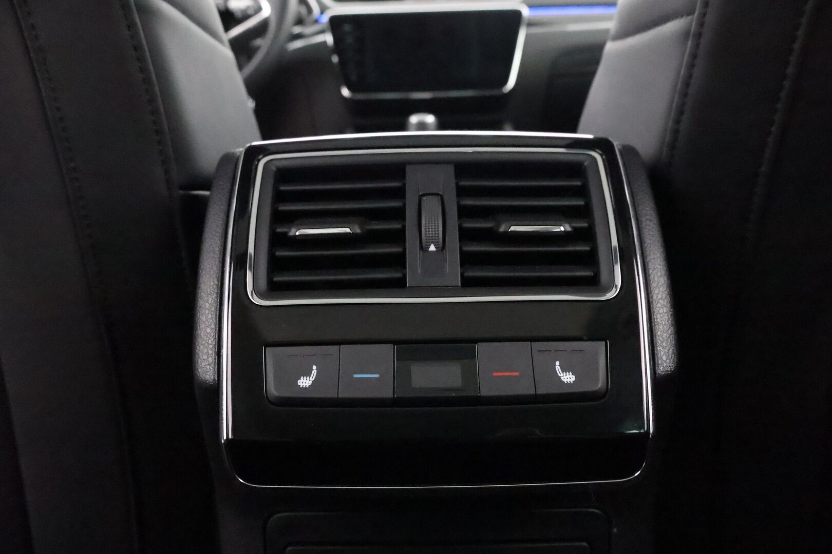 Skoda Superb 2024 Combi 1.4 TSI PHEV L&K iV BusinessLine DSG Autom. - 3,99 % KORKOTARJOUS TÄHÄN AUTOON - Webasto / Adapt.Vakkari / Canton / Panorama / Ilmastoidut & Hierovat nahkapenkit / 360-Kamera / Sähköluukku / Supervarusteet!