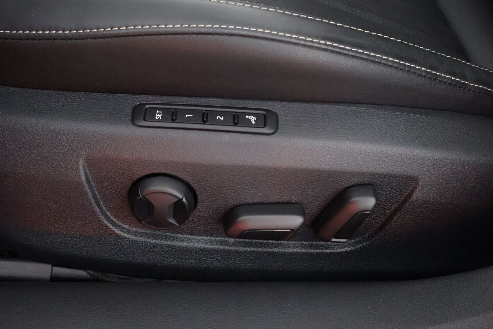 Skoda Superb 2024 Combi 1.4 TSI PHEV L&K iV BusinessLine DSG Autom. - 3,99 % KORKOTARJOUS TÄHÄN AUTOON - Webasto / Adapt.Vakkari / Canton / Panorama / Ilmastoidut & Hierovat nahkapenkit / 360-Kamera / Sähköluukku / Supervarusteet!