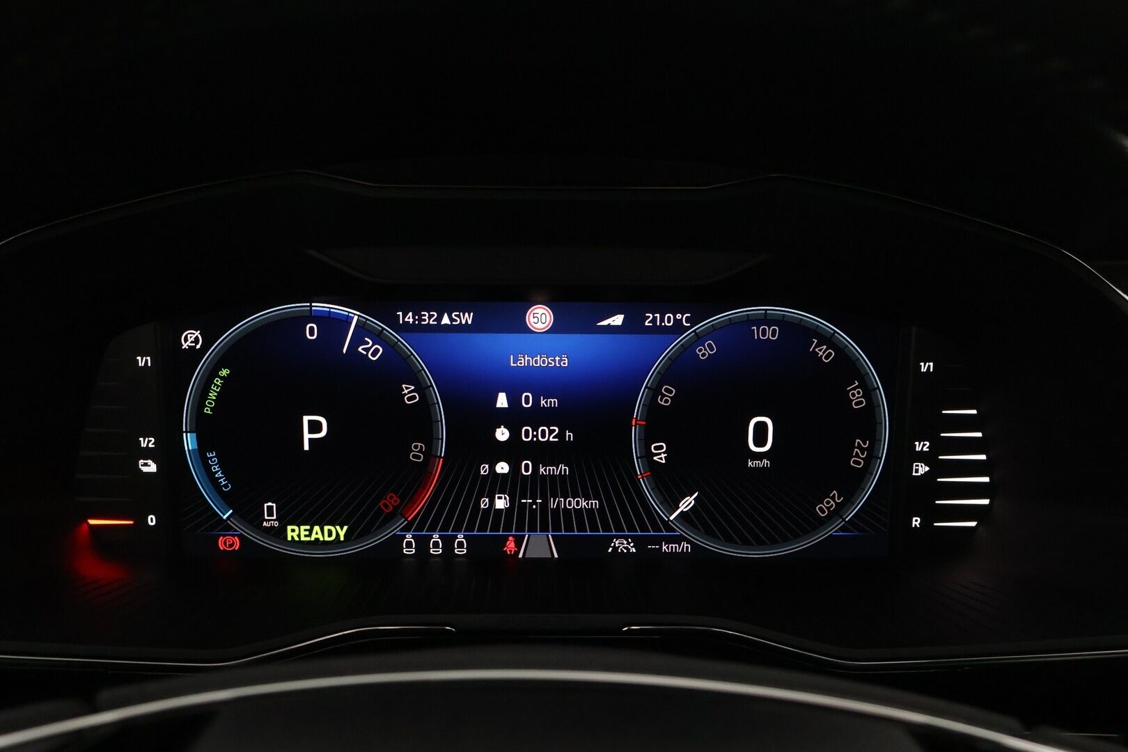 Skoda Superb 2024 Combi 1.4 TSI PHEV L&K iV BusinessLine DSG Autom. - 3,99 % KORKOTARJOUS TÄHÄN AUTOON - Webasto / Adapt.Vakkari / Canton / Panorama / Ilmastoidut & Hierovat nahkapenkit / 360-Kamera / Sähköluukku / Supervarusteet!