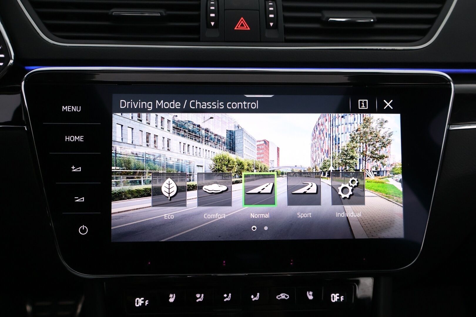 Skoda Superb 2024 Combi 1.4 TSI PHEV L&K iV BusinessLine DSG Autom. - 3,99 % KORKOTARJOUS TÄHÄN AUTOON - Webasto / Adapt.Vakkari / Canton / Panorama / Ilmastoidut & Hierovat nahkapenkit / 360-Kamera / Sähköluukku / Supervarusteet!