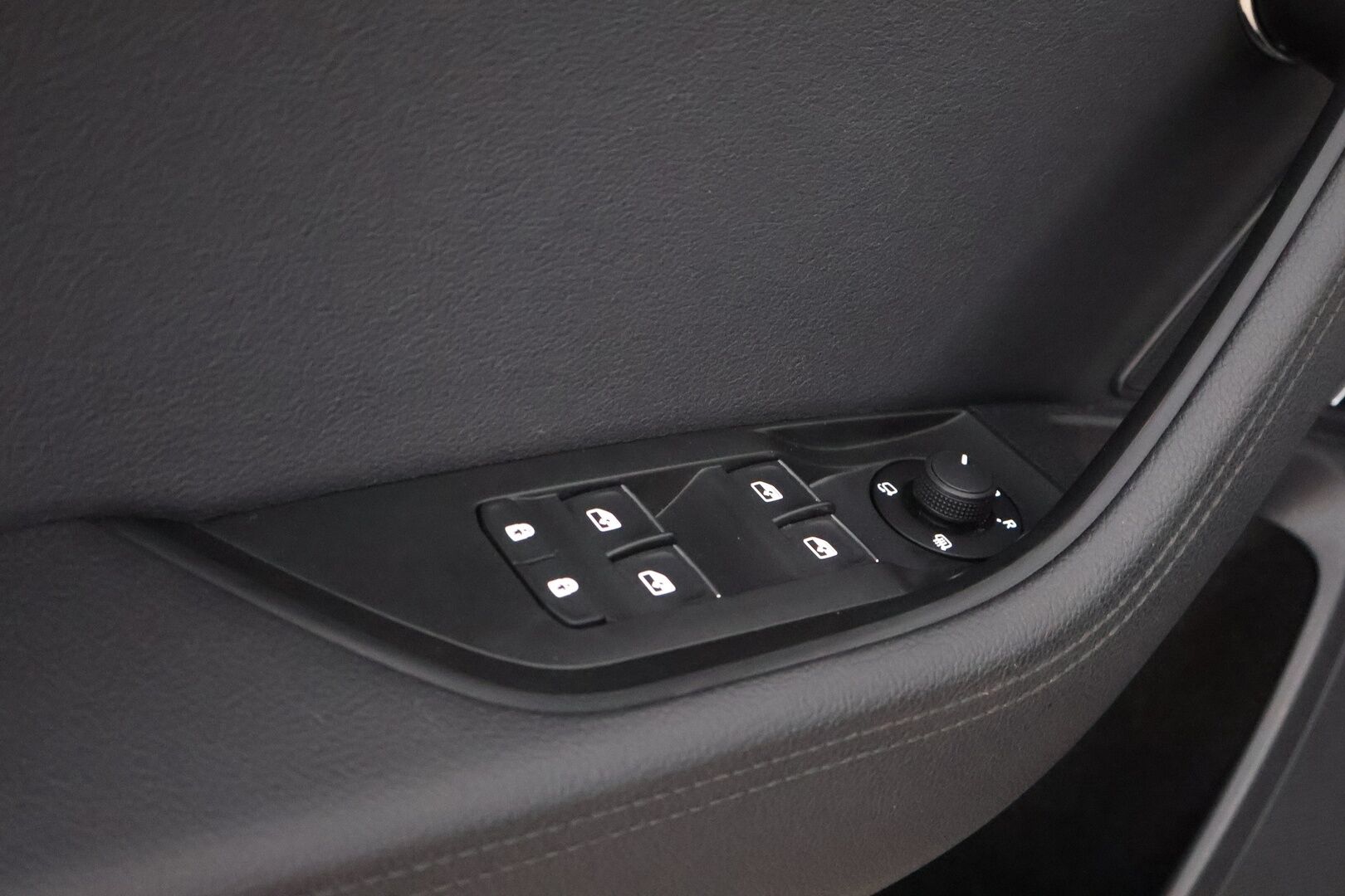 Skoda Superb 2024 Combi 1.4 TSI PHEV L&K iV BusinessLine DSG Autom. - 3,99 % KORKOTARJOUS TÄHÄN AUTOON - Webasto / Adapt.Vakkari / Canton / Panorama / Ilmastoidut & Hierovat nahkapenkit / 360-Kamera / Sähköluukku / Supervarusteet!