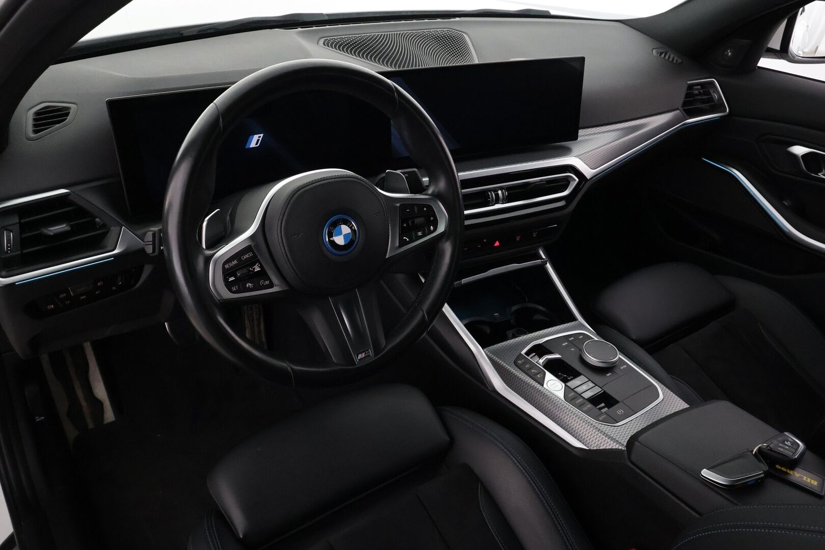 BMW 330 2023 G20 Sedan 330e xDrive A Charged Edition M Sport - | ACC | Koukku | Lisälämmitin | P.Kamera | H/K | LED | Widescreen | 360-Kamera | Apple&Android | 1.Om suomi-auto | Kahdet renkaat | Merkkihuollettu |