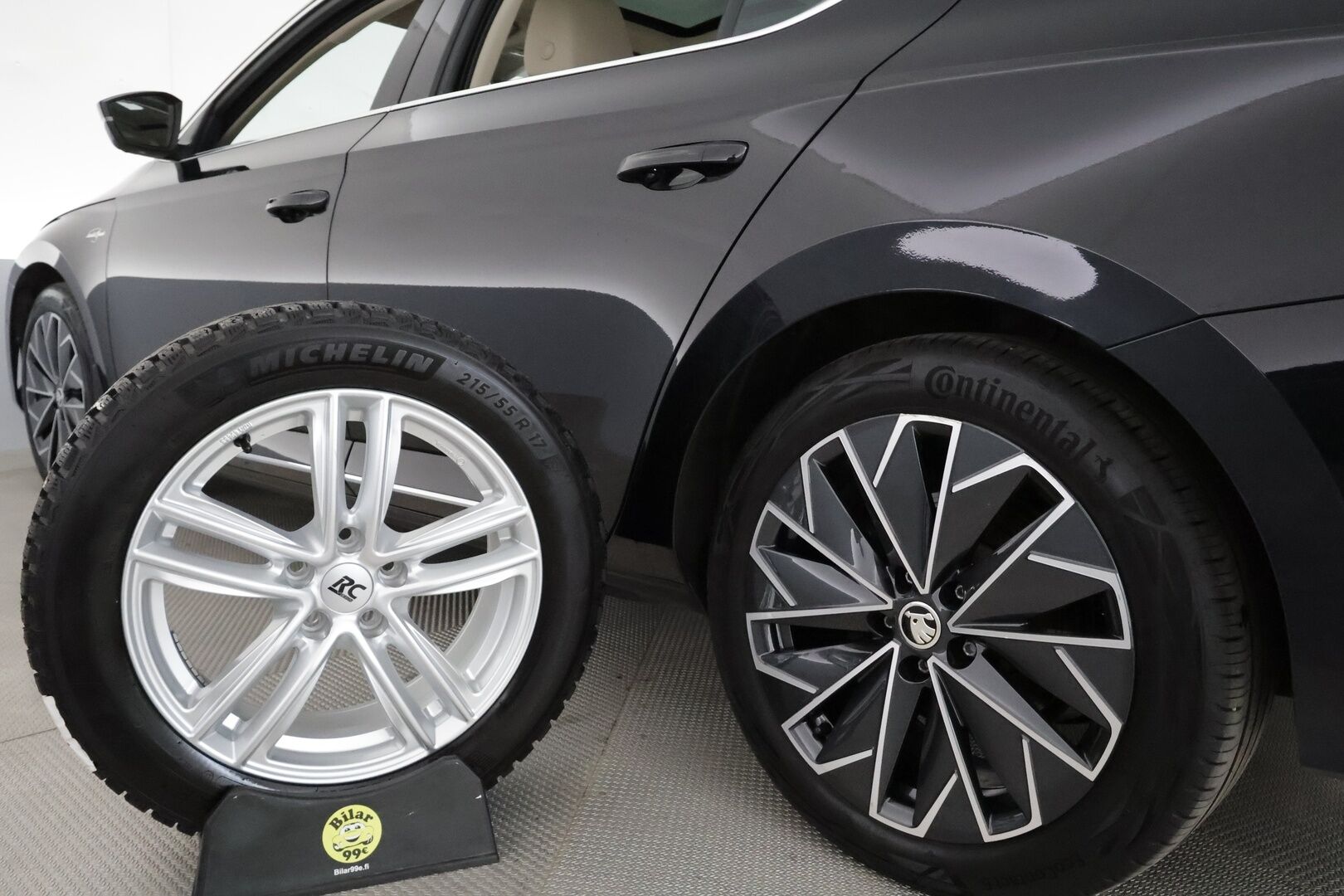 Skoda Superb 2024 1.4 TSI PHEV iV BusinessLine DSG **Kattoluukku / Canton / ACC / Matrix-LED / 360° / Hierovat&Ilmastoidut Muistipenkit** - 3,99 % KORKOTARJOUS TÄHÄN AUTOON - 1-om Suomi-auto / 2x Latauskaapelit / Kahdet Renkaat / **HYVILLÄ KAMOILLA**