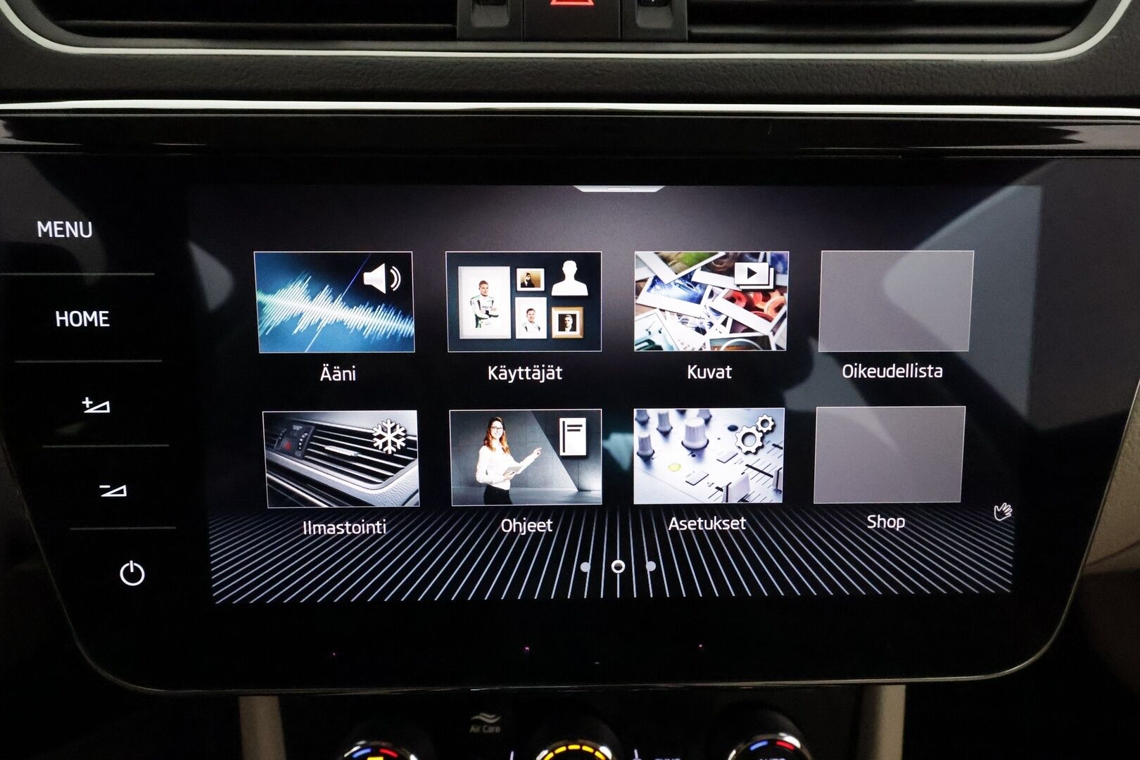 Skoda Superb 2024 1.4 TSI PHEV iV BusinessLine DSG **Kattoluukku / Canton / ACC / Matrix-LED / 360° / Hierovat&Ilmastoidut Muistipenkit** - 3,99 % KORKOTARJOUS TÄHÄN AUTOON - 1-om Suomi-auto / 2x Latauskaapelit / Kahdet Renkaat / **HYVILLÄ KAMOILLA**