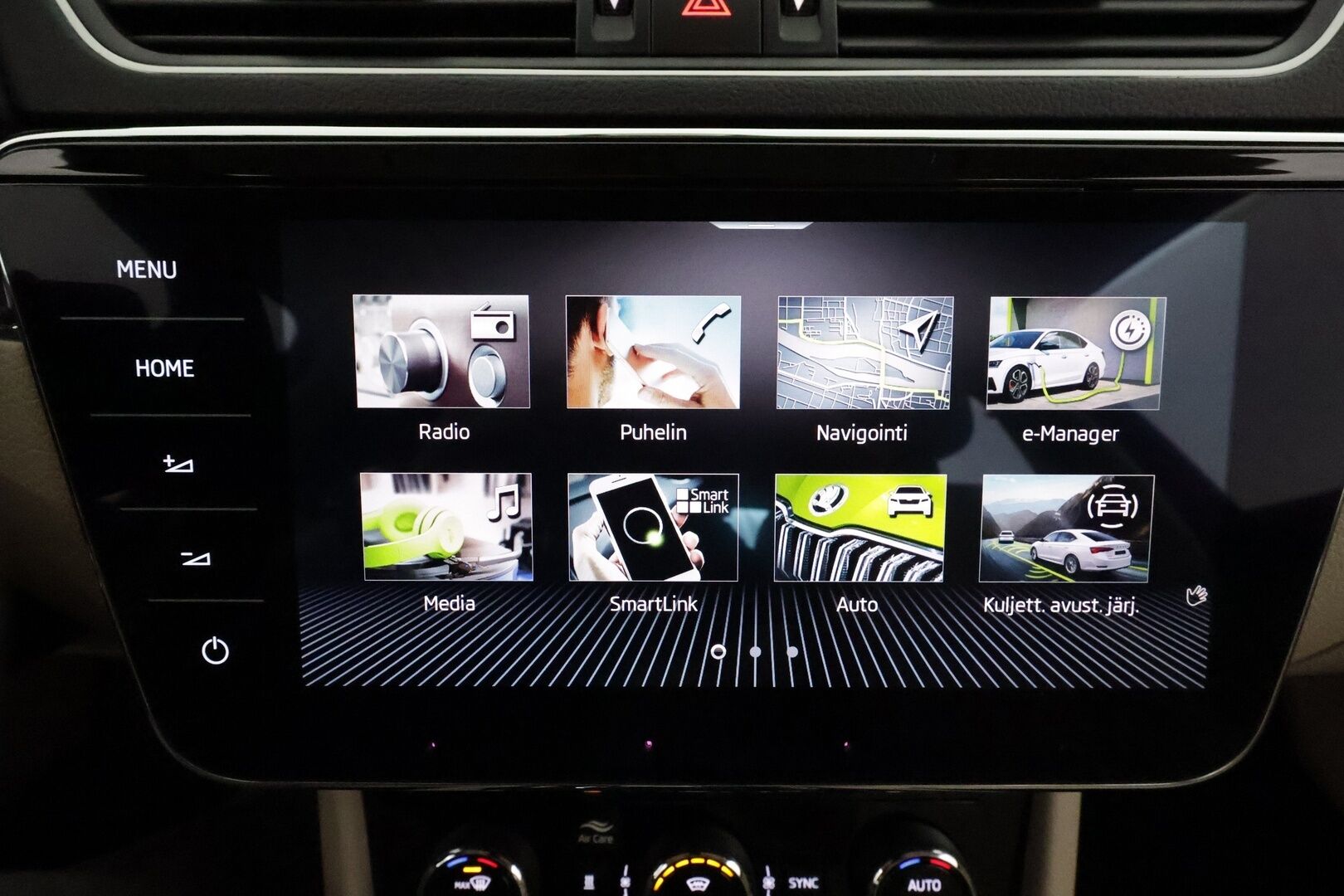 Skoda Superb 2024 1.4 TSI PHEV iV BusinessLine DSG **Kattoluukku / Canton / ACC / Matrix-LED / 360° / Hierovat&Ilmastoidut Muistipenkit** - 3,99 % KORKOTARJOUS TÄHÄN AUTOON - 1-om Suomi-auto / 2x Latauskaapelit / Kahdet Renkaat / **HYVILLÄ KAMOILLA**