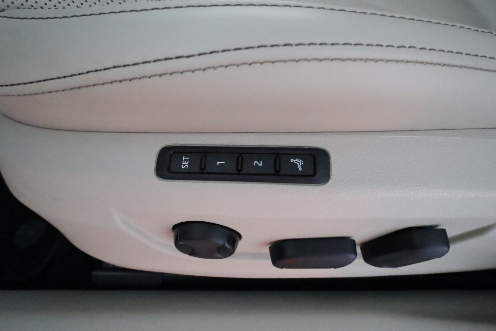 Skoda Superb 2024 1.4 TSI PHEV iV BusinessLine DSG **Kattoluukku / Canton / ACC / Matrix-LED / 360° / Hierovat&Ilmastoidut Muistipenkit** - 3,99 % KORKOTARJOUS TÄHÄN AUTOON - 1-om Suomi-auto / 2x Latauskaapelit / Kahdet Renkaat / **HYVILLÄ KAMOILLA**
