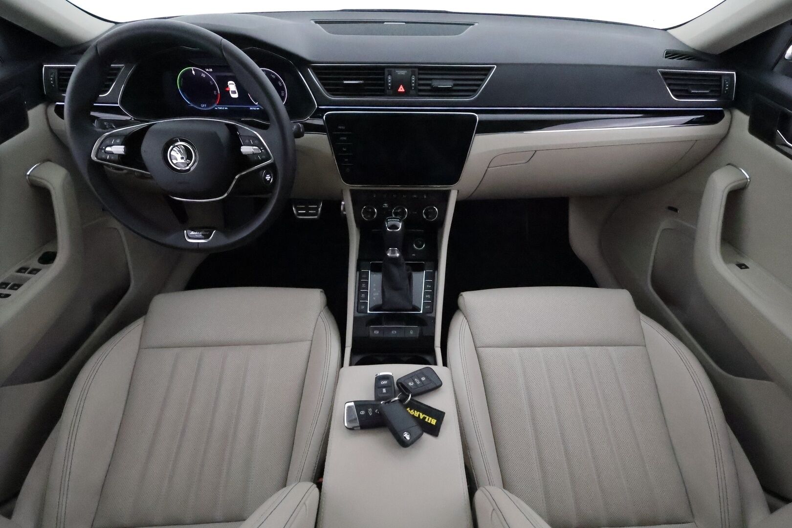 Skoda Superb 2024 1.4 TSI PHEV iV BusinessLine DSG **Kattoluukku / Canton / ACC / Matrix-LED / 360° / Hierovat&Ilmastoidut Muistipenkit** - 3,99 % KORKOTARJOUS TÄHÄN AUTOON - 1-om Suomi-auto / 2x Latauskaapelit / Kahdet Renkaat / **HYVILLÄ KAMOILLA**