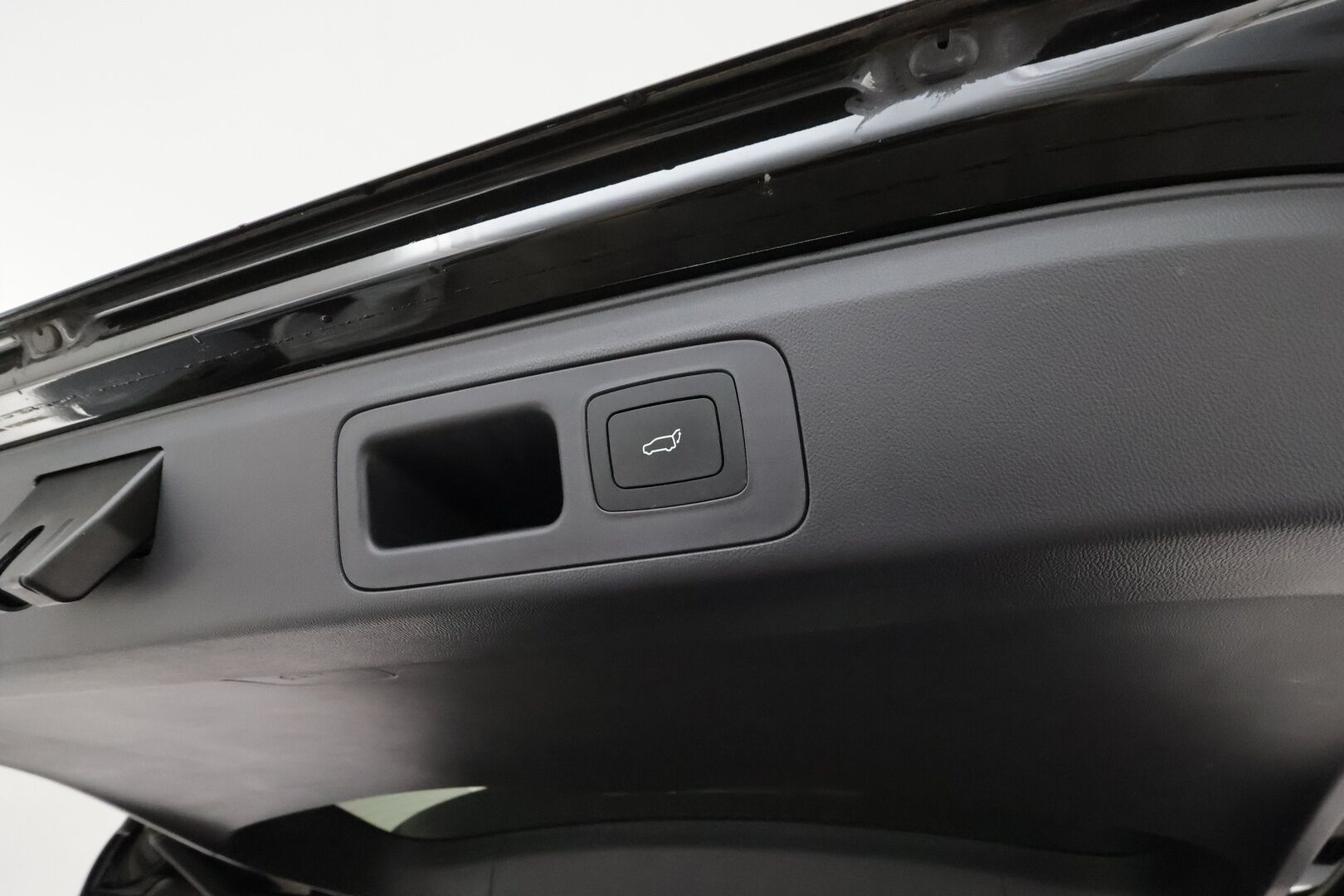 Maxus MIFA 9 2023 Premium 7-paik **Supervarusteet! /Ilmastoidut & Hierovat etu- ja takapenkit / Panorama / Adapt.vakkari / 360 Kamera** - 3,99 % KORKOTARJOUS TÄHÄN AUTOON - 