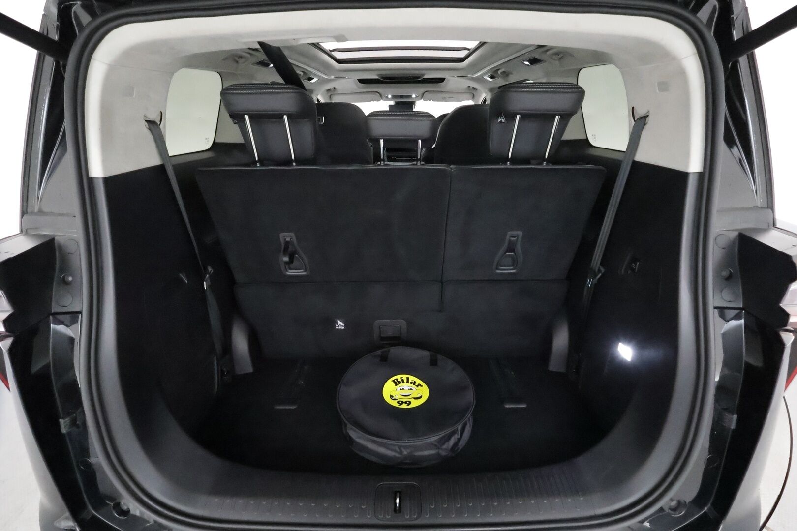 Maxus MIFA 9 2023 Premium 7-paik **Supervarusteet! /Ilmastoidut & Hierovat etu- ja takapenkit / Panorama / Adapt.vakkari / 360 Kamera** - 3,99 % KORKOTARJOUS TÄHÄN AUTOON - 