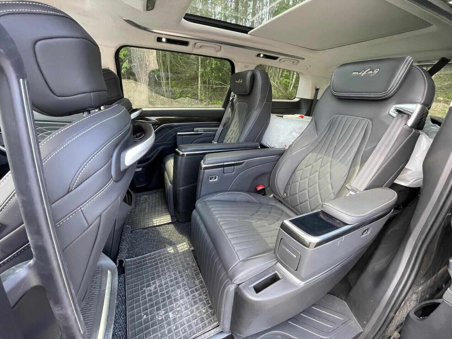 Maxus MIFA 9 2023 Premium **Sähköpenkit / 360-kamera / Panorama / Hieronta / Adapt.vakkari / TULOSSA** - 3,99 % KORKOTARJOUS TÄHÄN AUTOON - 