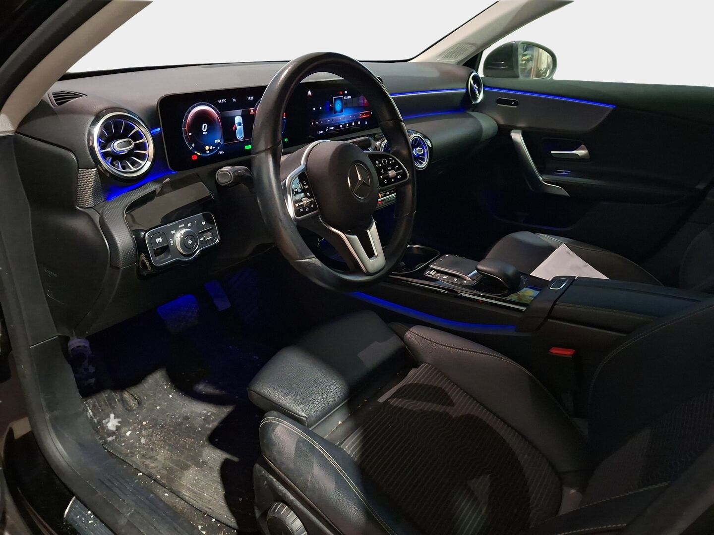 MERCEDES-BENZ A 2020 250 e A Business EQ Power *Digimittaristo / Navi / LED / Sporttipenkit /Ambient Light / P.kamera* - Asiallisesti huollettu / 2xaluumini vanteet / Siisti kuntoinen! 