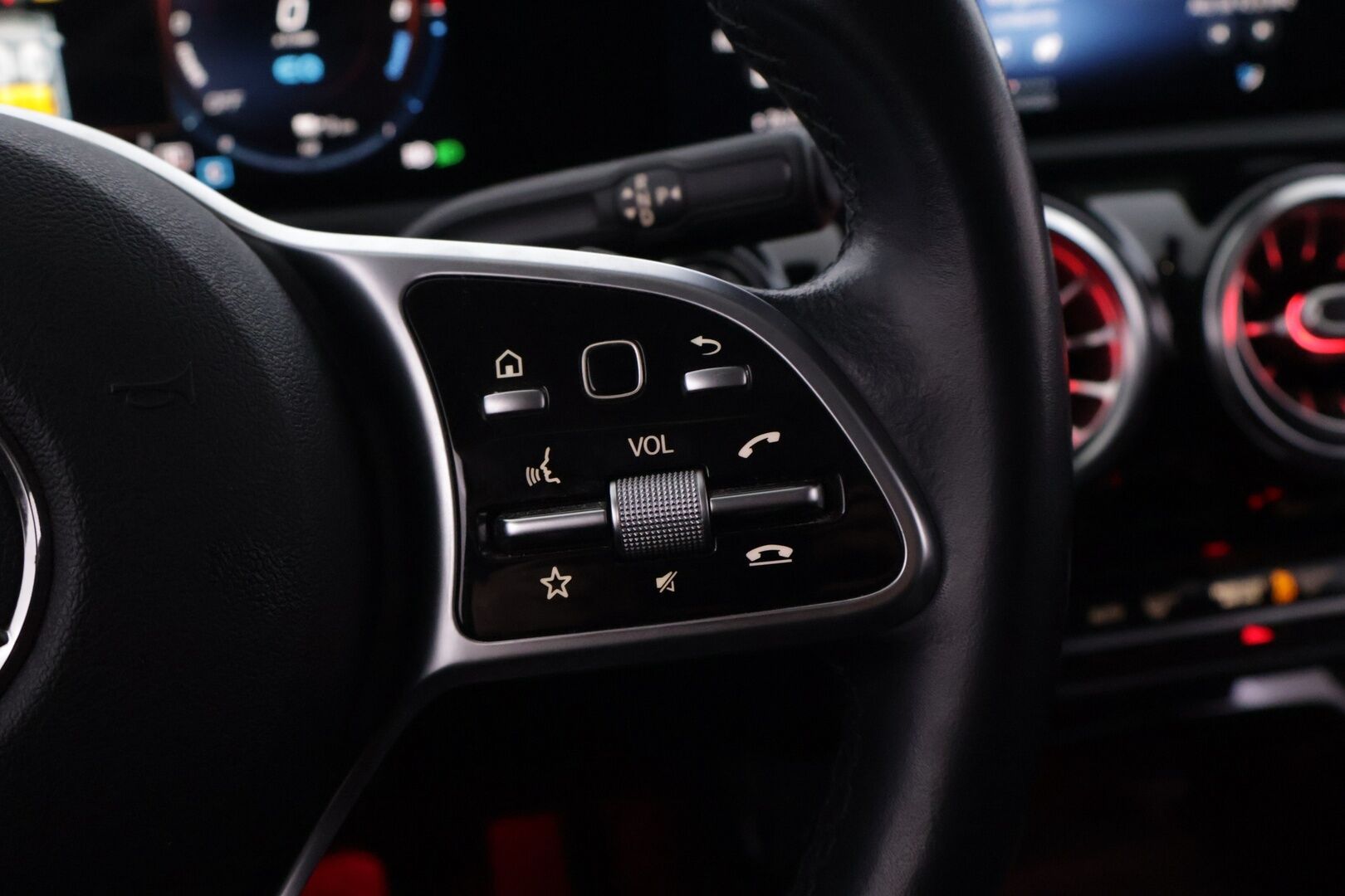 MERCEDES-BENZ A 2020 250 e A Business EQ Power *Digimittaristo / Navi / LED / Sporttipenkit /Ambient Light / P.kamera* - Asiallisesti huollettu / 2xaluumini vanteet / Siisti kuntoinen! - HULLUT AVAJAISHULINAT KORKOTARJOUS 3,29 %