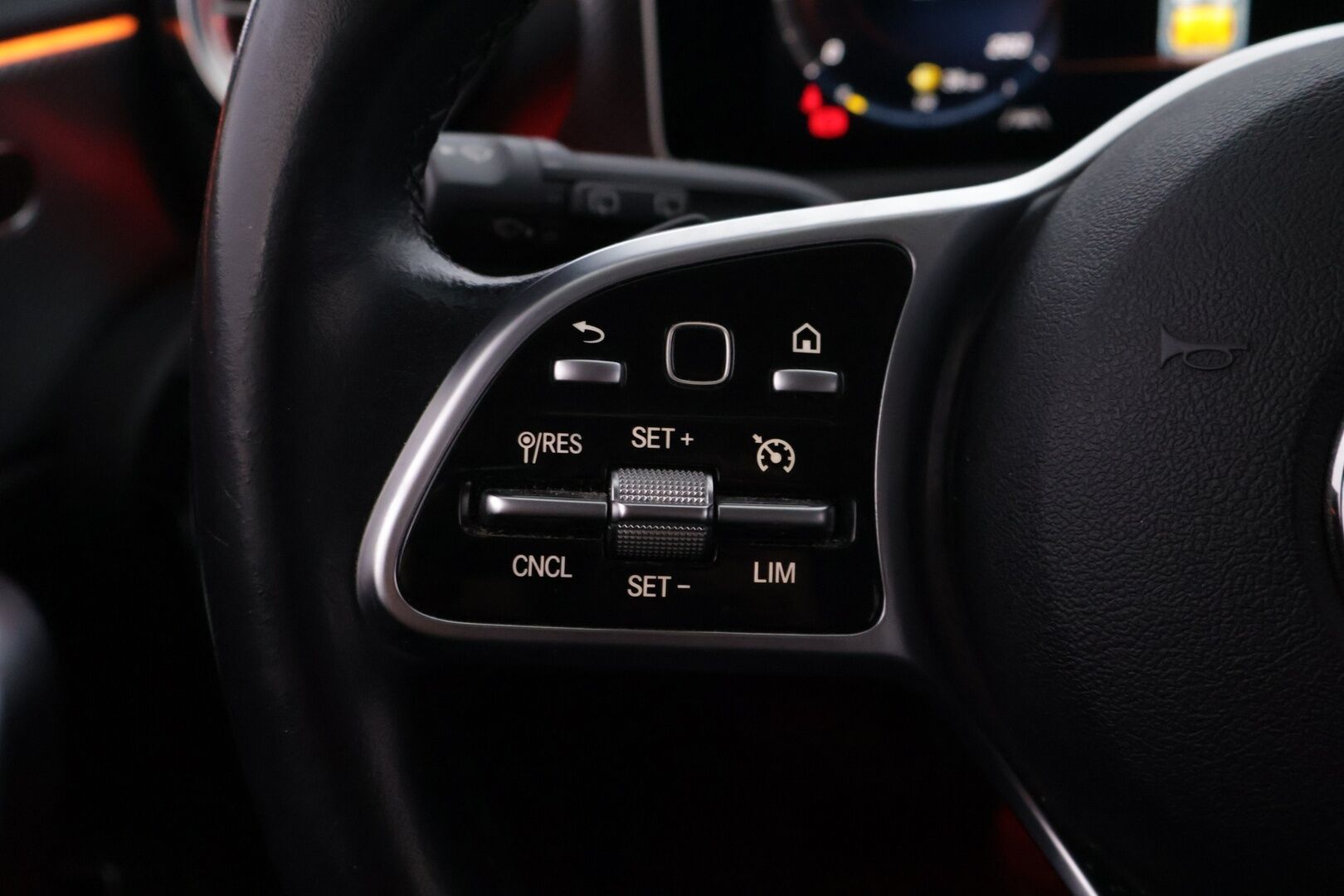 MERCEDES-BENZ A 2020 250 e A Business EQ Power *Digimittaristo / Navi / LED / Sporttipenkit /Ambient Light / P.kamera* - Asiallisesti huollettu / 2xaluumini vanteet / Siisti kuntoinen! - HULLUT AVAJAISHULINAT KORKOTARJOUS 3,29 %