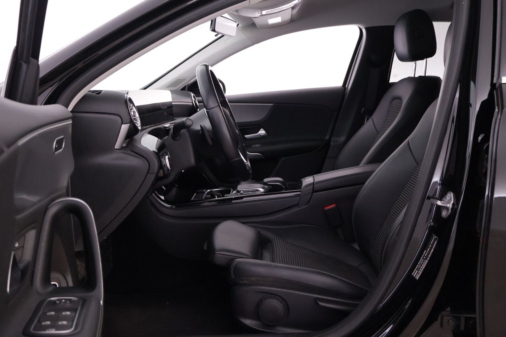 MERCEDES-BENZ A 2020 250 e A Business EQ Power *Digimittaristo / Navi / LED / Sporttipenkit /Ambient Light / P.kamera* - Asiallisesti huollettu / 2xaluumini vanteet / Siisti kuntoinen! - HULLUT AVAJAISHULINAT KORKOTARJOUS 3,29 %