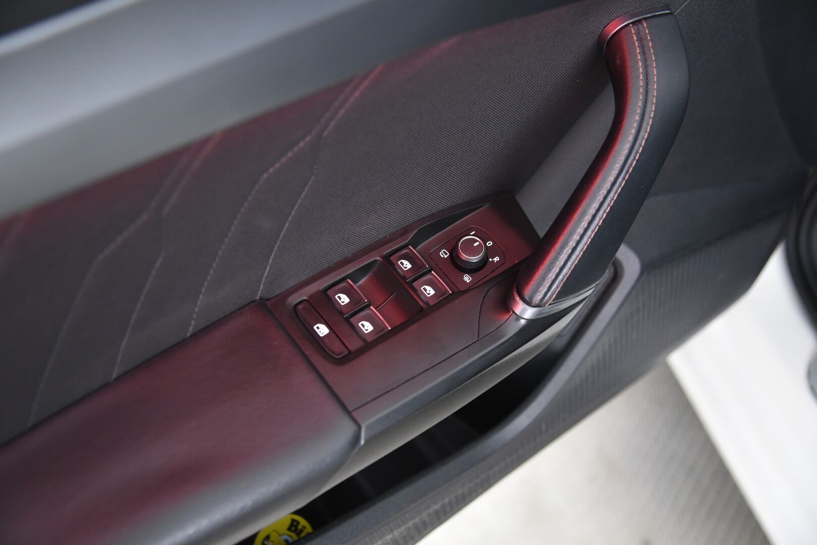 Cupra LEON SPORTSTOURER 2021 1,4 PHEV 180 kW e-HYBRID DSG / Adapt. Vakkari / BLIS / LED / P-kamera / Kaukovaloautomatiikka - Merkkiliikkeen huoltohistoria / 2x vanteet / Keyless / Blis 