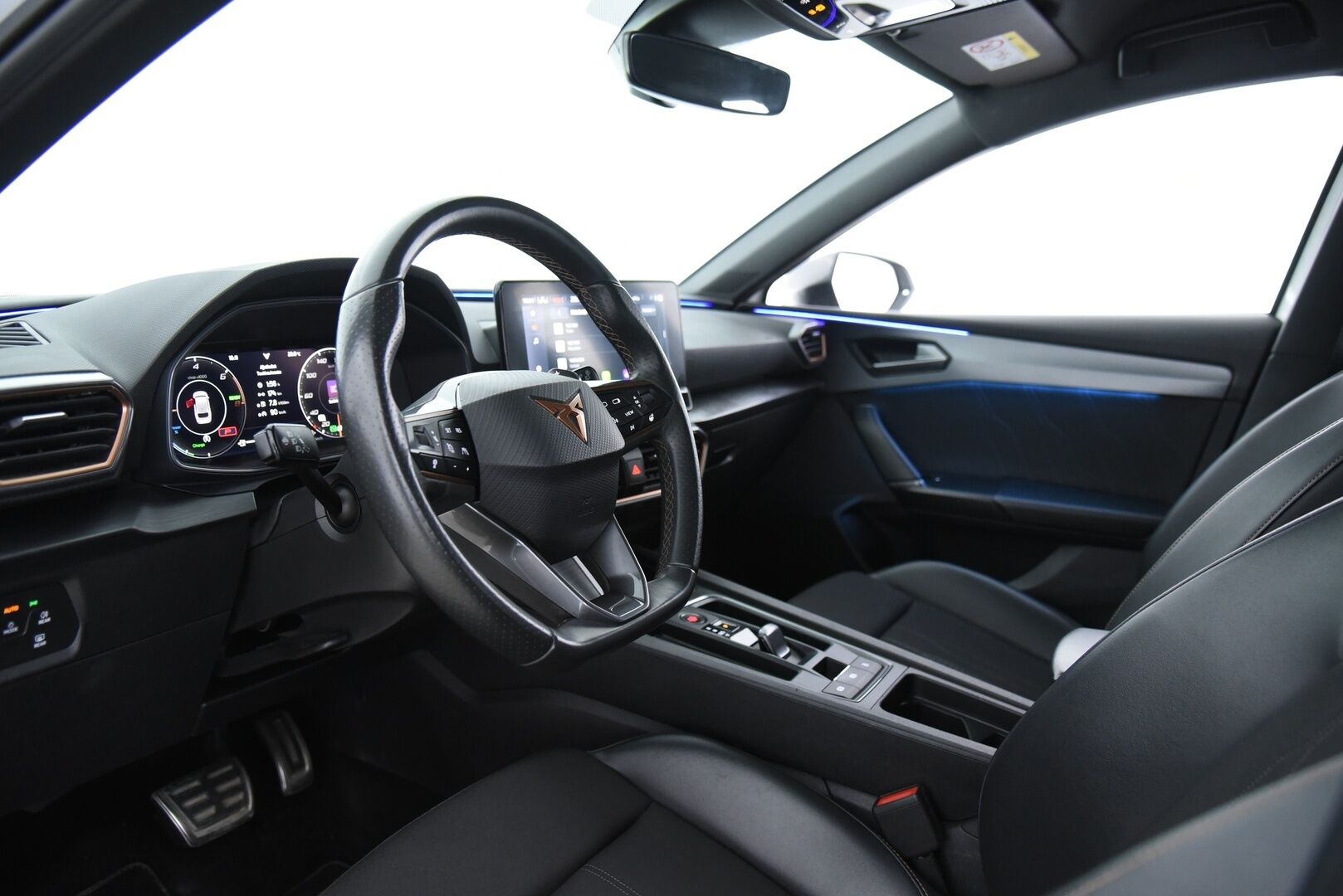 Cupra LEON SPORTSTOURER 2021 1,4 PHEV 180 kW e-HYBRID DSG / Adapt. Vakkari / BLIS / LED / P-kamera / Kaukovaloautomatiikka - Merkkiliikkeen huoltohistoria / 2x vanteet / Keyless / Blis 