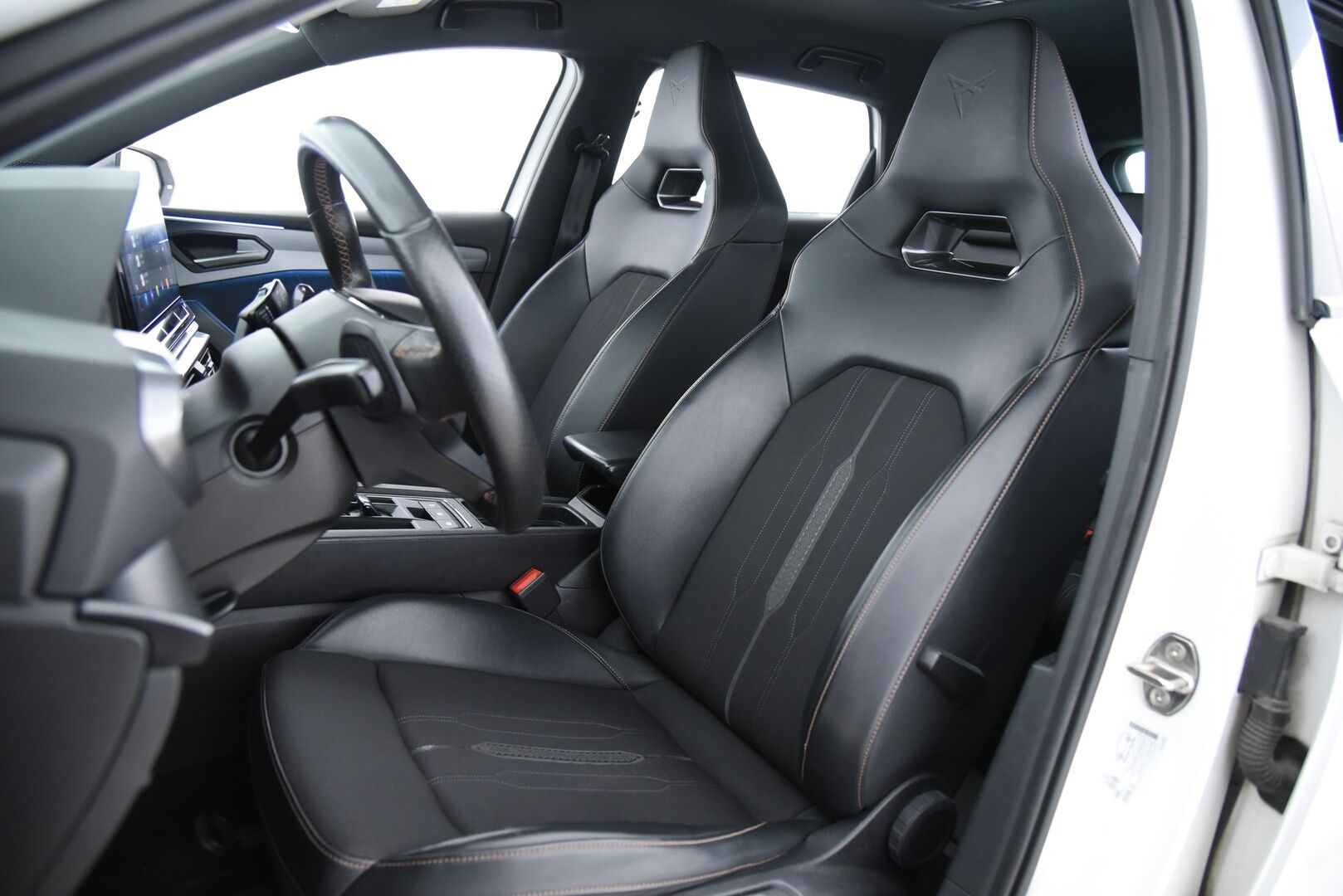 Cupra LEON SPORTSTOURER 2021 1,4 PHEV 180 kW e-HYBRID DSG / Adapt. Vakkari / BLIS / LED / P-kamera / Kaukovaloautomatiikka - Merkkiliikkeen huoltohistoria / 2x vanteet / Keyless / Blis 