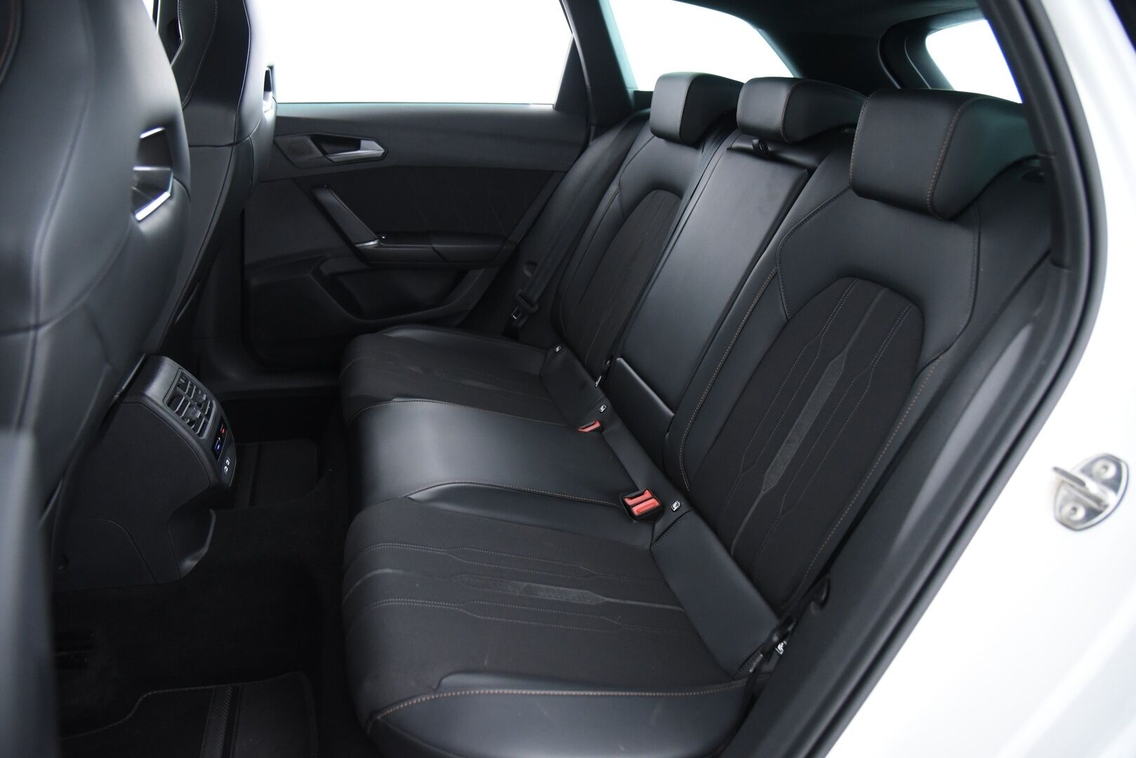 Cupra LEON SPORTSTOURER 2021 1,4 PHEV 180 kW e-HYBRID DSG / Adapt. Vakkari / BLIS / LED / P-kamera / Kaukovaloautomatiikka - Merkkiliikkeen huoltohistoria / 2x vanteet / Keyless / Blis 