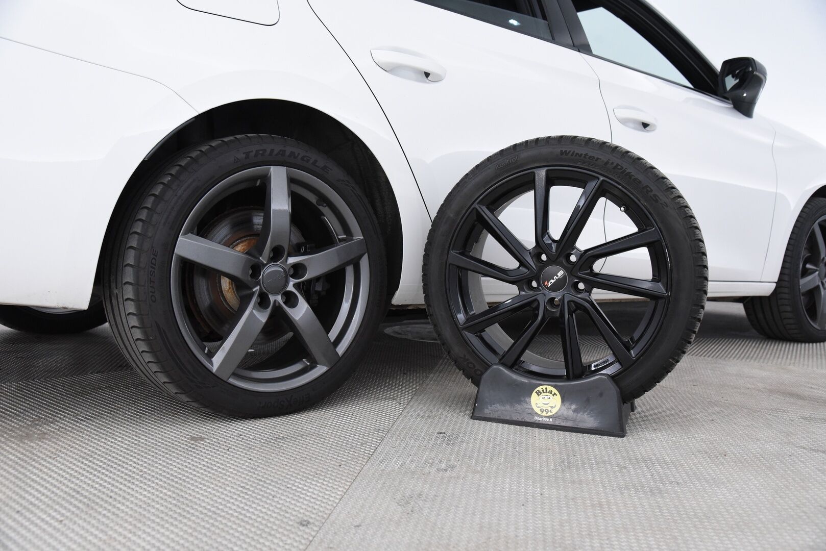 Cupra LEON SPORTSTOURER 2021 1,4 PHEV 180 kW e-HYBRID DSG / Adapt. Vakkari / BLIS / LED / P-kamera / Kaukovaloautomatiikka - Merkkiliikkeen huoltohistoria / 2x vanteet / Keyless / Blis 