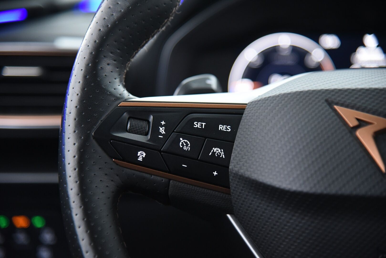 Cupra LEON SPORTSTOURER 2021 1,4 PHEV 180 kW e-HYBRID DSG / Adapt. Vakkari / BLIS / LED / P-kamera / Kaukovaloautomatiikka - Merkkiliikkeen huoltohistoria / 2x vanteet / Keyless / Blis 