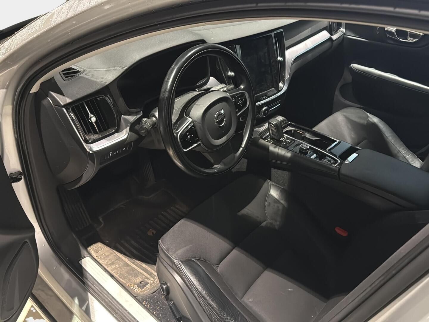 Volvo V60 2020 T6 TwE AWD Momentum aut * Webasto / Adapt.Vakkari / Vetokoukku / Peruutuskamera / Audio High Performance / Puolinahkasisusta - 2x Uudet renkaat / Jakopää hiljattain tehty / Juuri tullut Tampereelle! - Osta nyt, maksa vasta ensi vuonna