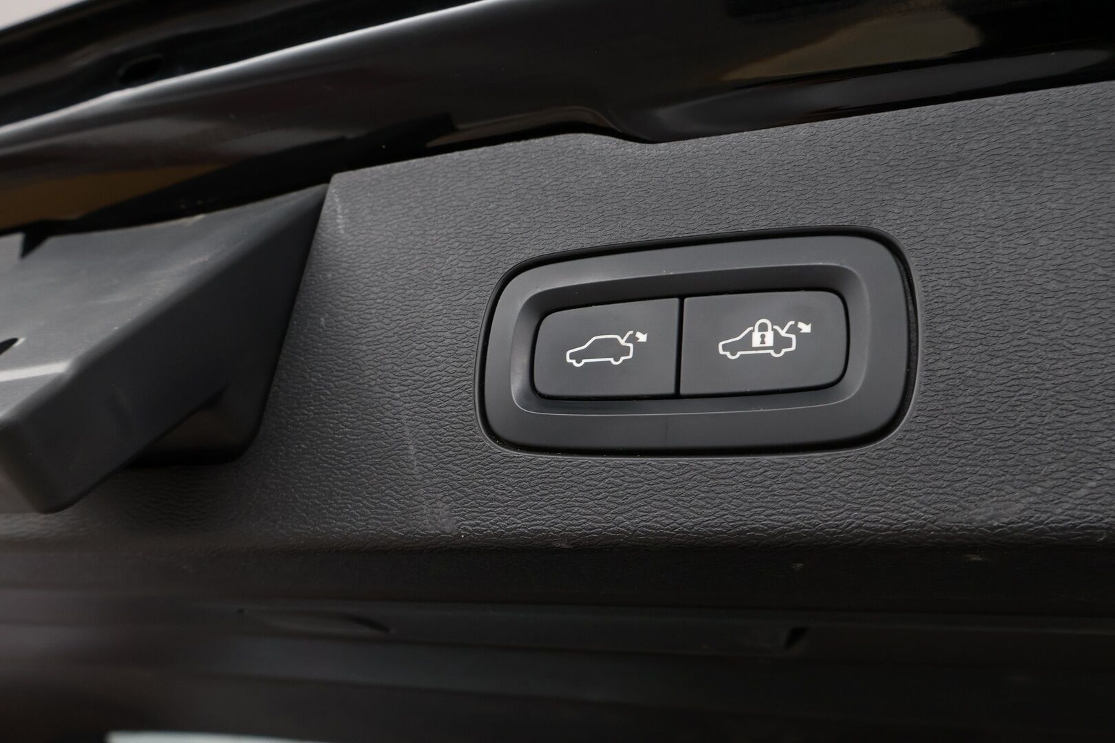 Volvo V60 2021 T6 TwE AWD Inscription Expression aut * Webasto / Vetokoukku / LED / High Performance Audio / Ratinlämmitys / - Jakopää tehty / Akku kuntotarkastettu / Juuri tullut Tampereelle! - HULLUT JOULUT KORKOTARJOUS 2,49% 