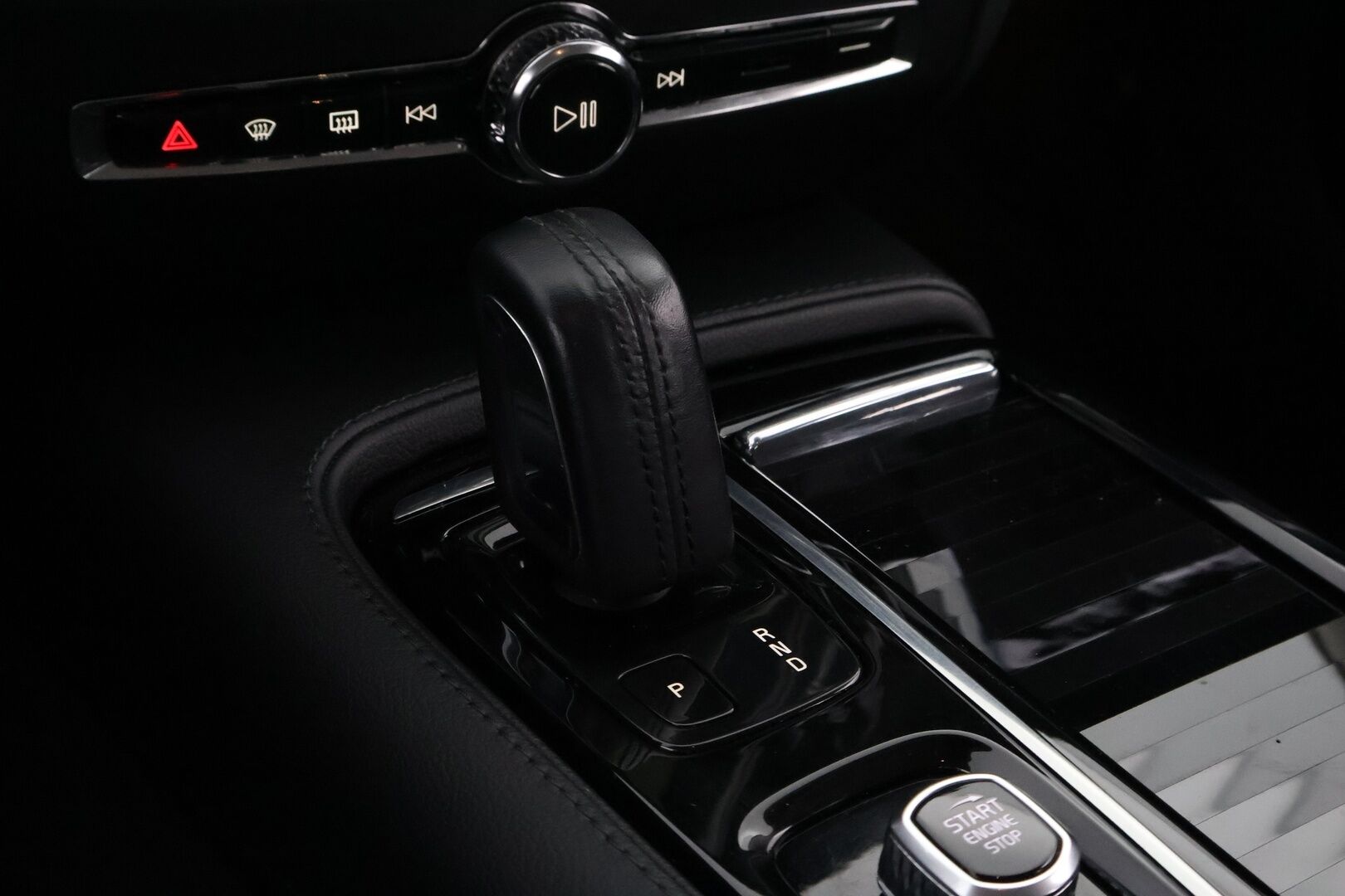 Volvo V60 2021 T6 TwE AWD Inscription Expression aut * Webasto / Vetokoukku / LED / High Performance Audio / Ratinlämmitys / - Jakopää tehty / Akku kuntotarkastettu / Juuri tullut Tampereelle! - HULLUT JOULUT KORKOTARJOUS 2,49% 