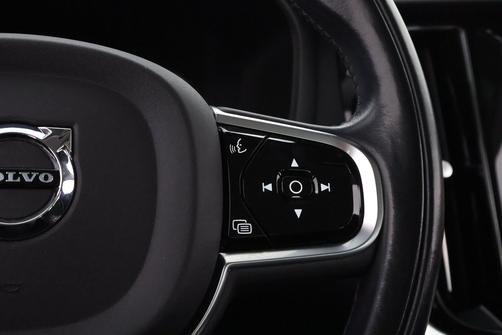 Volvo V60 2021 T6 TwE AWD Inscription Expression aut * Webasto / Vetokoukku / LED / High Performance Audio / Ratinlämmitys / - Jakopää tehty / Akku kuntotarkastettu / Juuri tullut Tampereelle! - HULLUT JOULUT KORKOTARJOUS 2,49% 