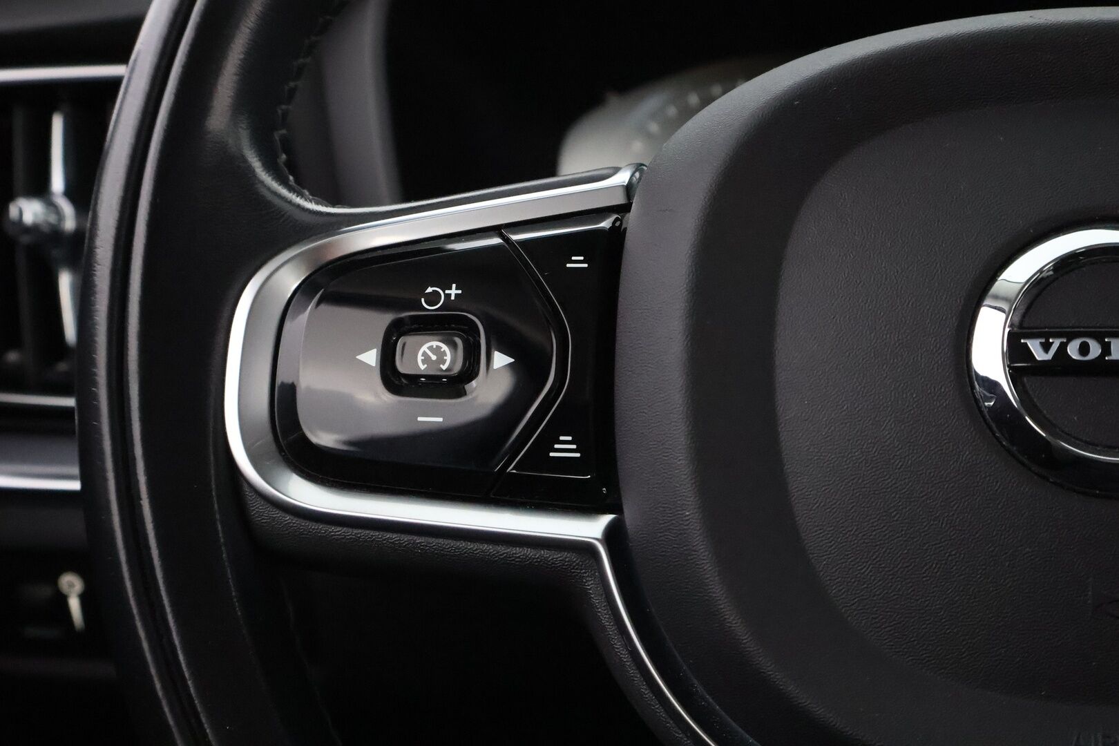 Volvo V60 2021 T6 TwE AWD Inscription Expression aut * Webasto / Vetokoukku / LED / High Performance Audio / Ratinlämmitys / - Jakopää tehty / Akku kuntotarkastettu / Juuri tullut Tampereelle! - HULLUT JOULUT KORKOTARJOUS 2,49% 