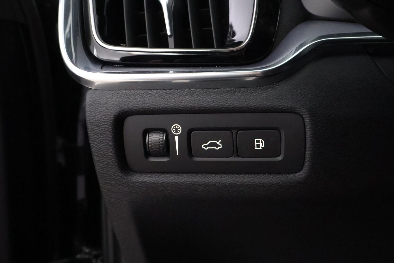 Volvo V60 2021 T6 TwE AWD Inscription Expression aut * Webasto / Vetokoukku / LED / High Performance Audio / Ratinlämmitys / - Jakopää tehty / Akku kuntotarkastettu / Juuri tullut Tampereelle!