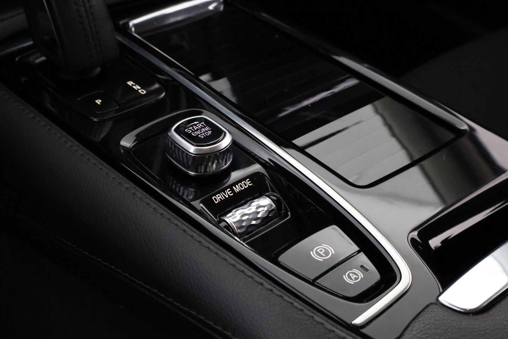 Volvo V60 2021 T6 TwE AWD Inscription Expression aut * Webasto / Vetokoukku / LED / High Performance Audio / Ratinlämmitys / - Jakopää tehty / Akku kuntotarkastettu / Juuri tullut Tampereelle! - HULLUT JOULUT KORKOTARJOUS 2,49% 