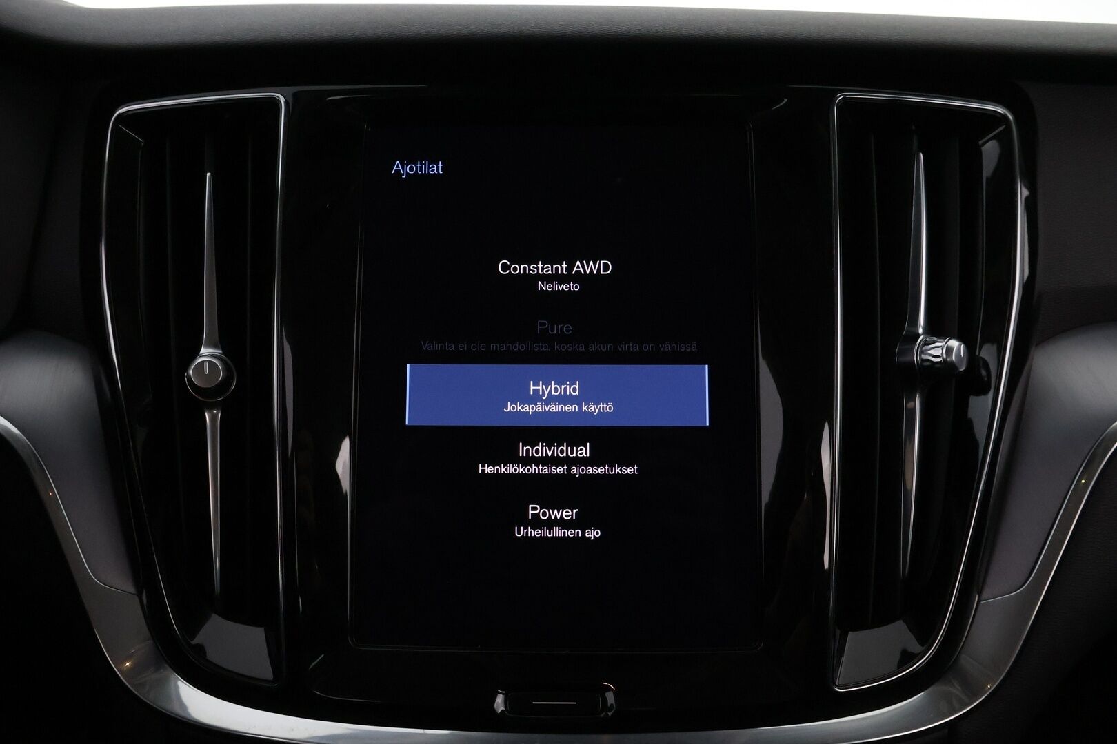 Volvo V60 2021 T6 TwE AWD Inscription Expression aut * Webasto / Vetokoukku / LED / High Performance Audio / Ratinlämmitys / - Jakopää tehty / Akku kuntotarkastettu / Juuri tullut Tampereelle! - HULLUT JOULUT KORKOTARJOUS 2,49% 