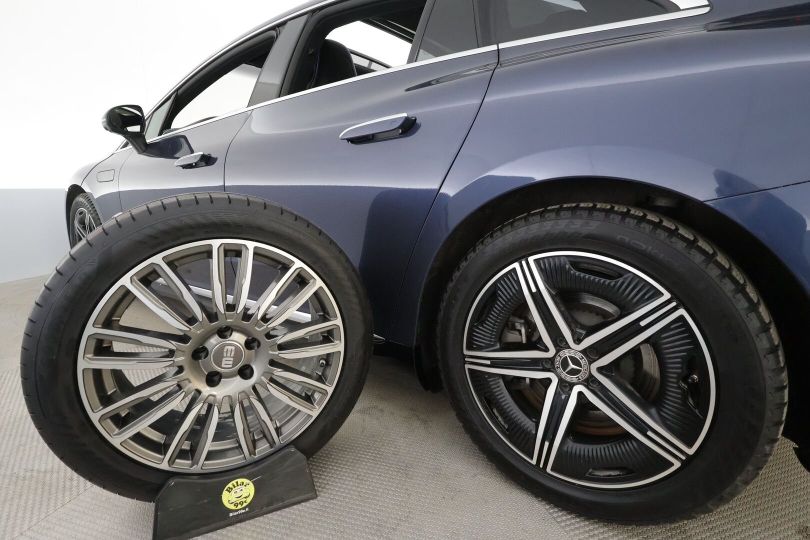 Mercedes-Benz EQE 2024 500 AMG 4MATIC * Hyperscreen / Distronic+ / Burmester / 360° / HUD / Digital Light / Koukku / Muistipenkit / Panorama * - Akku kuntotarkastettu! / Kahdet renkaat aluvanteilla / Merkkihuollettu / Supervarusteet