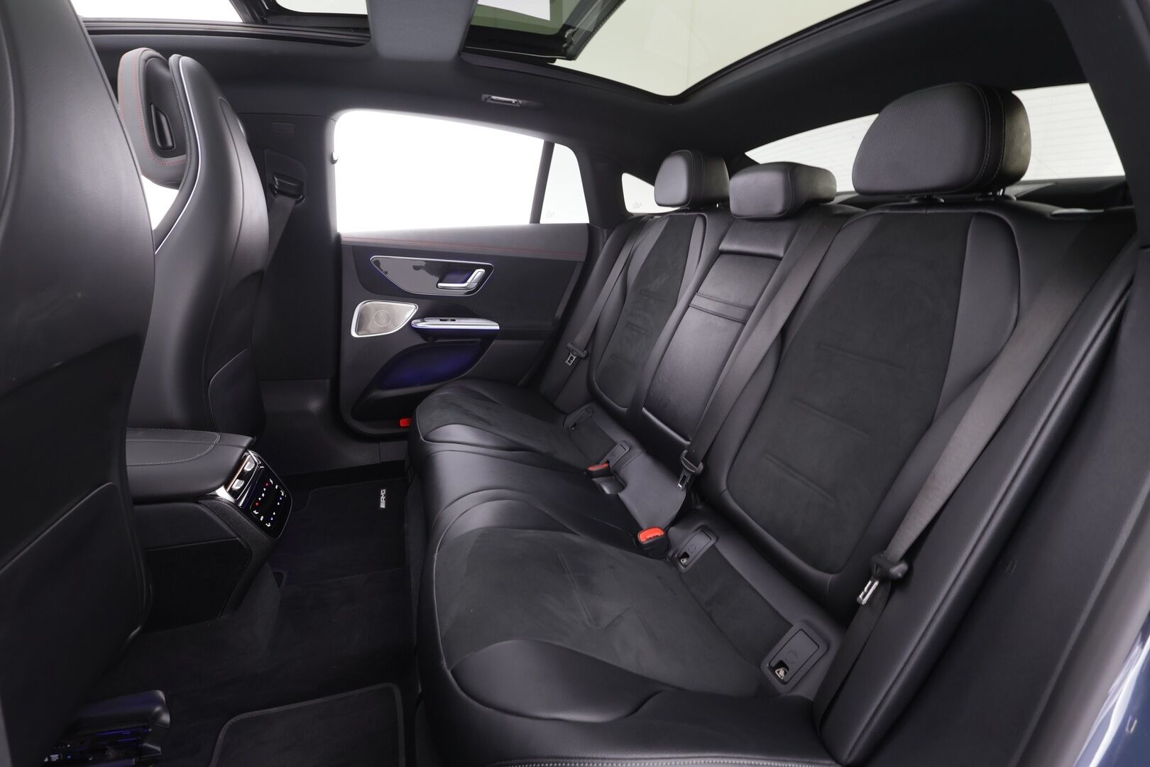 Mercedes-Benz EQE 2024 500 AMG 4MATIC * Hyperscreen / Distronic+ / Burmester / 360° / HUD / Digital Light / Koukku / Muistipenkit / Panorama * - Akku kuntotarkastettu! / Kahdet renkaat aluvanteilla / Merkkihuollettu / Supervarusteet