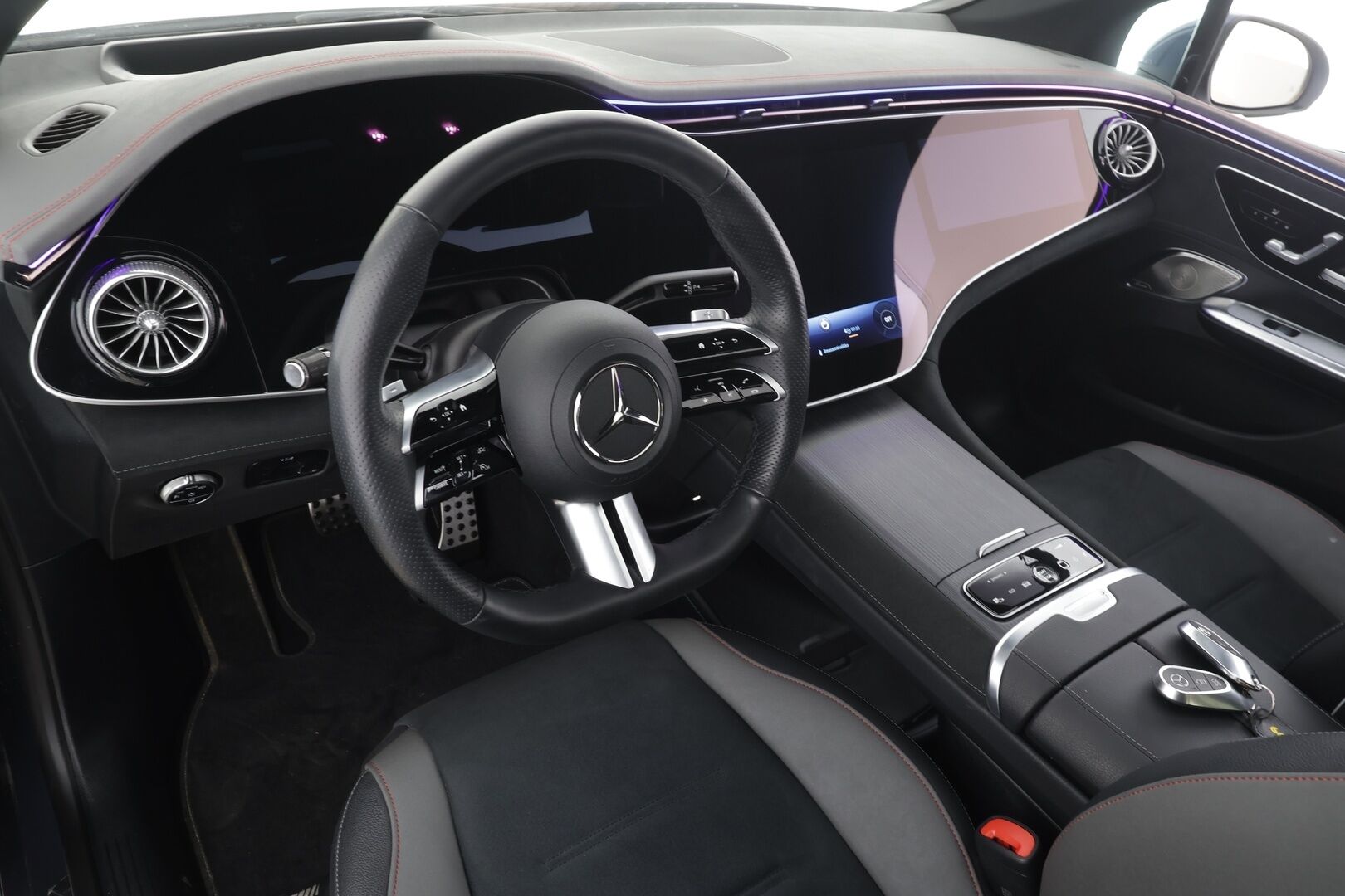 Mercedes-Benz EQE 2024 500 AMG 4MATIC * Hyperscreen / Distronic+ / Burmester / 360° / HUD / Digital Light / Koukku / Muistipenkit / Panorama * - Akku kuntotarkastettu! / Kahdet renkaat aluvanteilla / Merkkihuollettu / Supervarusteet