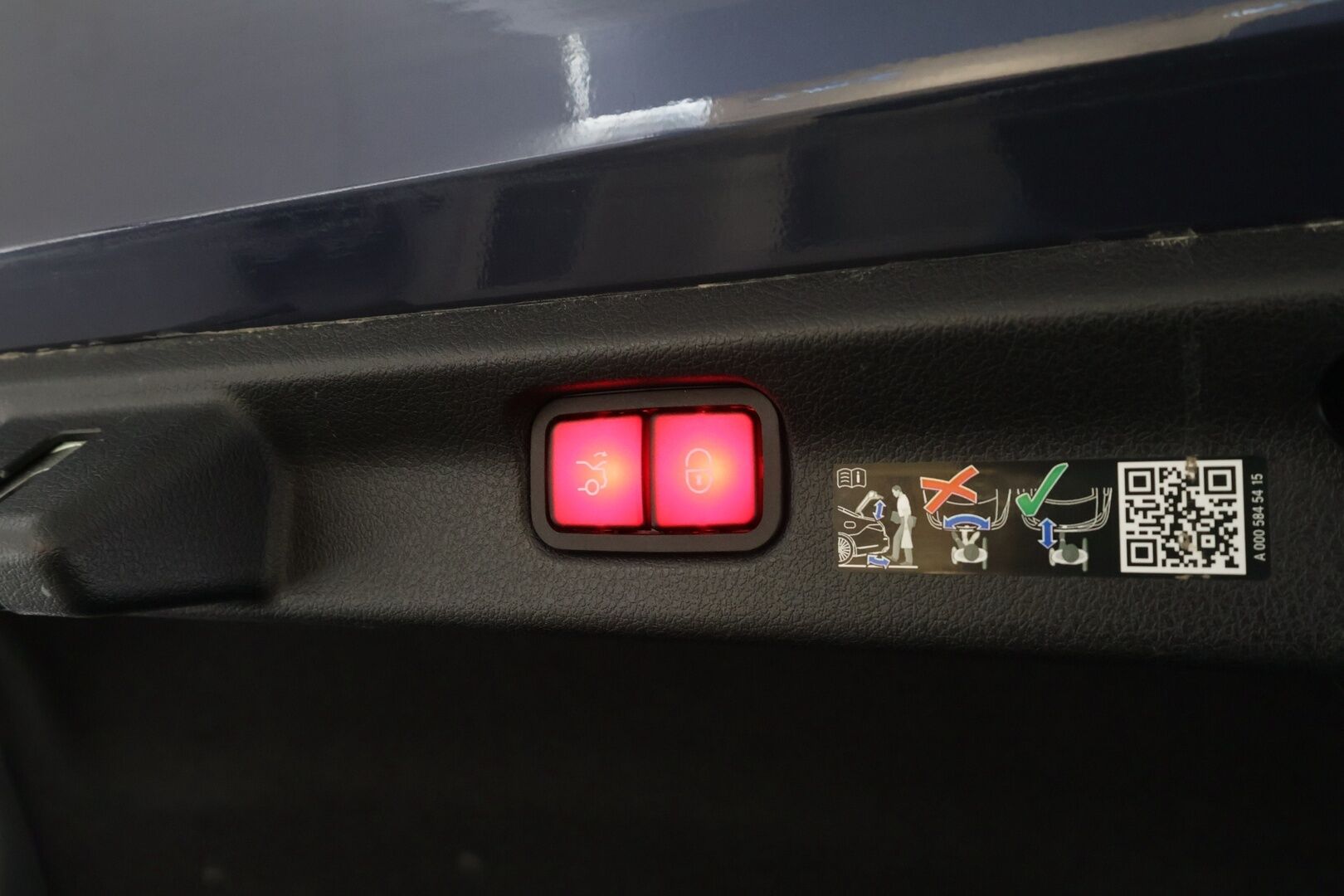 Mercedes-Benz EQE 2024 500 AMG 4MATIC * Hyperscreen / Distronic+ / Burmester / 360° / HUD / Digital Light / Koukku / Muistipenkit / Panorama * - Akku kuntotarkastettu! / Kahdet renkaat aluvanteilla / Merkkihuollettu / Supervarusteet