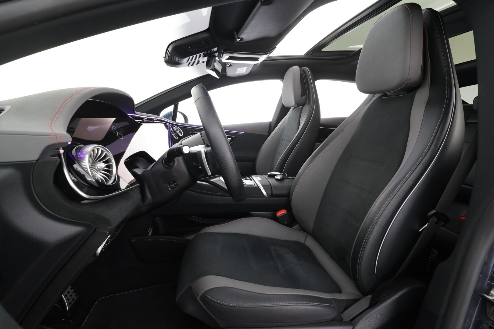 Mercedes-Benz EQE 2024 500 AMG 4MATIC * Hyperscreen / Distronic+ / Burmester / 360° / HUD / Digital Light / Koukku / Muistipenkit / Panorama * - Akku kuntotarkastettu! / Kahdet renkaat aluvanteilla / Merkkihuollettu / Supervarusteet