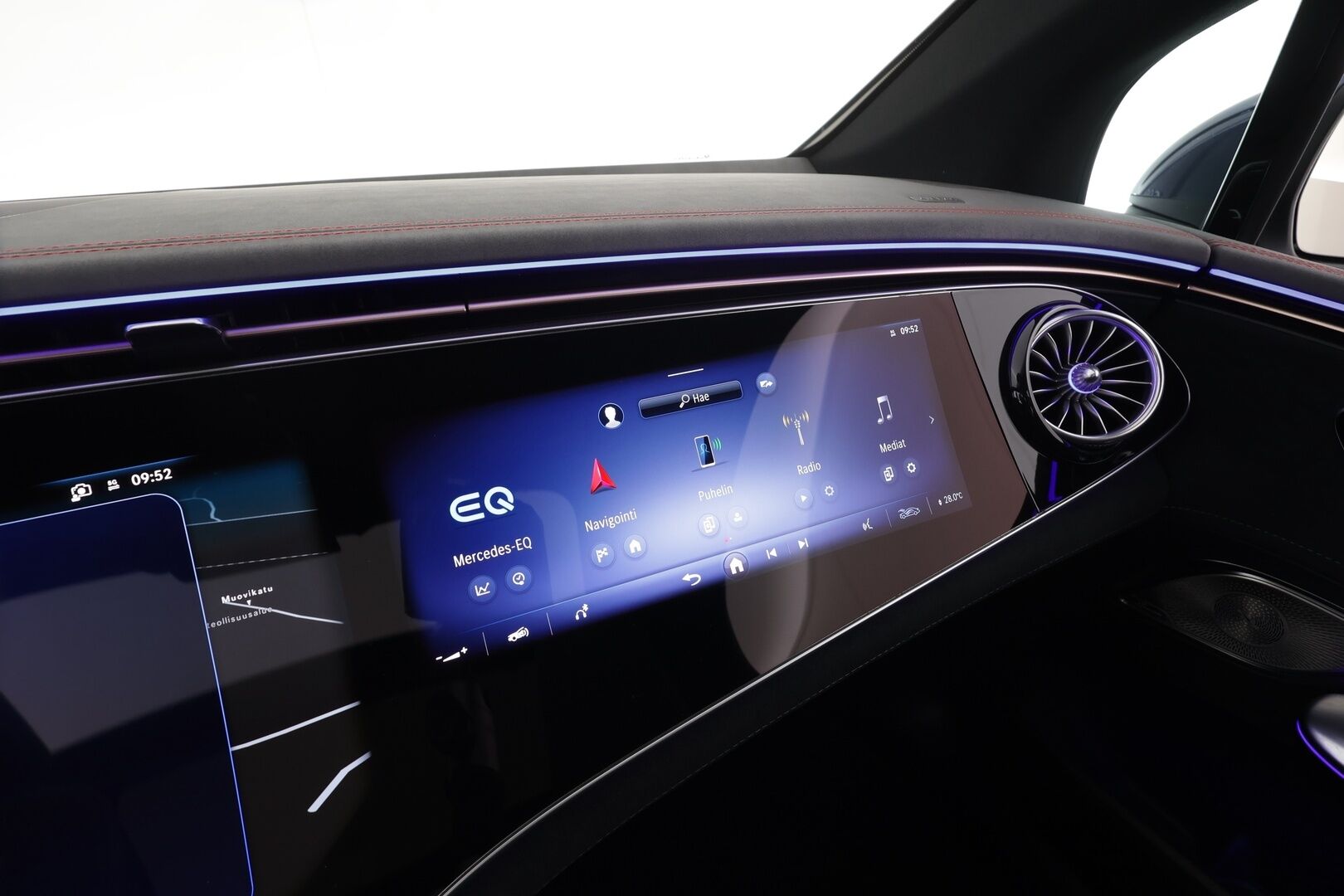 Mercedes-Benz EQE 2024 500 AMG 4MATIC * Hyperscreen / Distronic+ / Burmester / 360° / HUD / Digital Light / Koukku / Muistipenkit / Panorama * - Akku kuntotarkastettu! / Kahdet renkaat aluvanteilla / Merkkihuollettu / Supervarusteet