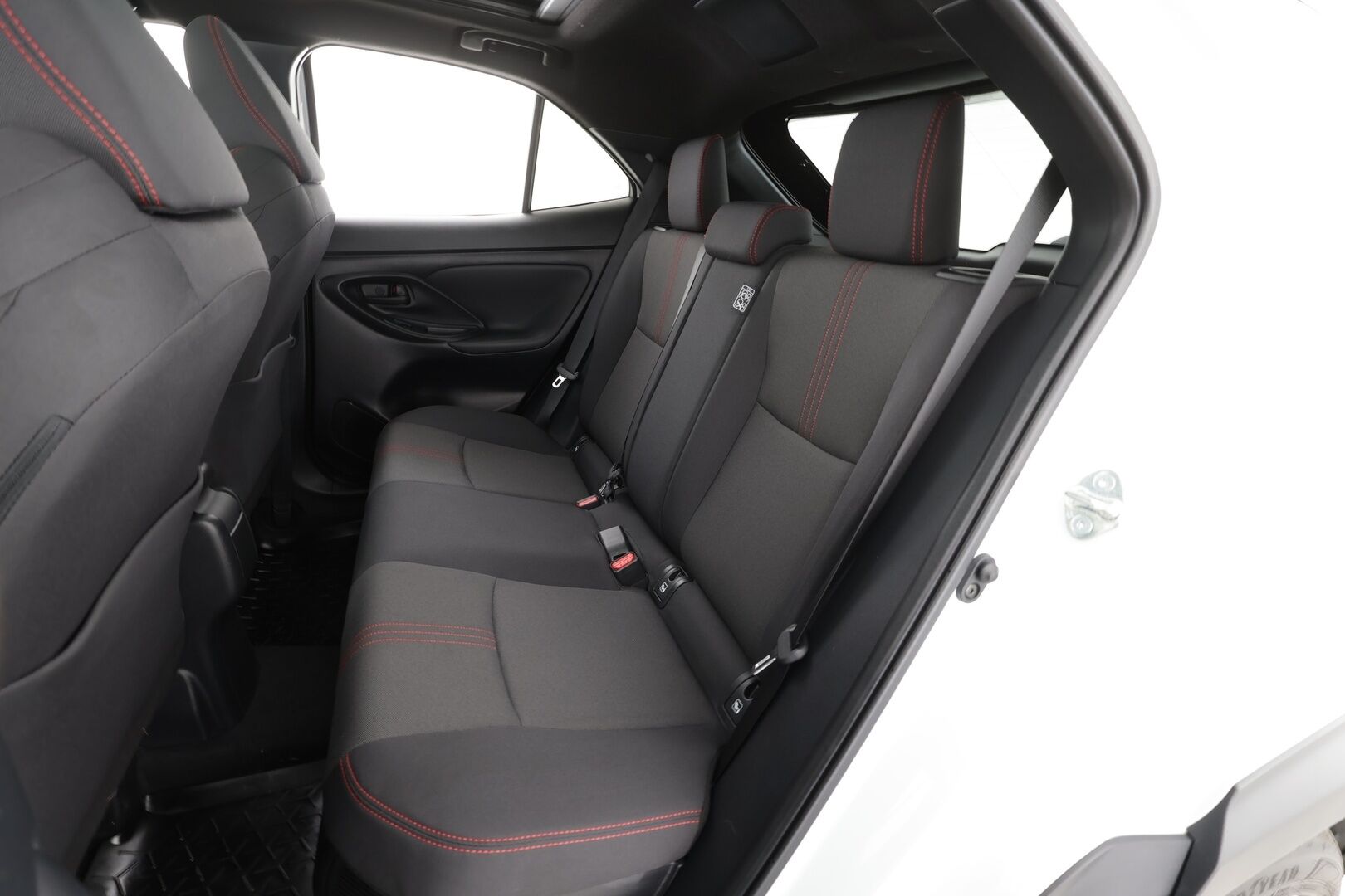 Toyota Yaris Cross 2024 1,5 Hybrid GR SPORT * Lasikatto / JBL / HUD / ACC / LED / P.kamera / Navi / Kaistavahti / Keyless * - Suomi-auto / Kahdet renkaat / Merkkihuollettu! - Osta nyt, maksa vasta ensi vuonna