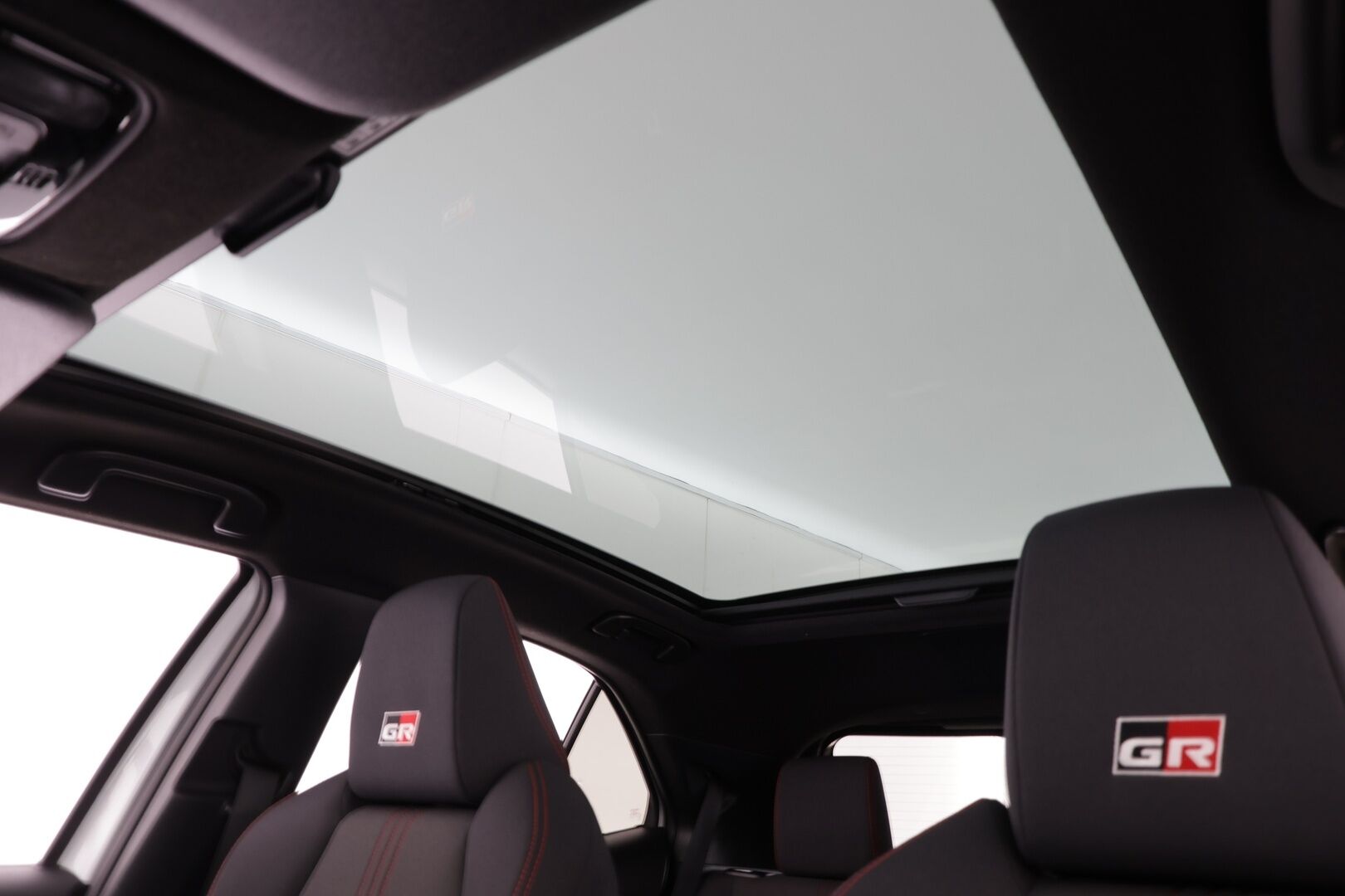 Toyota Yaris Cross 2024 1,5 Hybrid GR SPORT * Lasikatto / JBL / HUD / ACC / LED / P.kamera / Navi / Kaistavahti / Keyless * - Suomi-auto / Kahdet renkaat / Merkkihuollettu! - Osta nyt, maksa vasta ensi vuonna