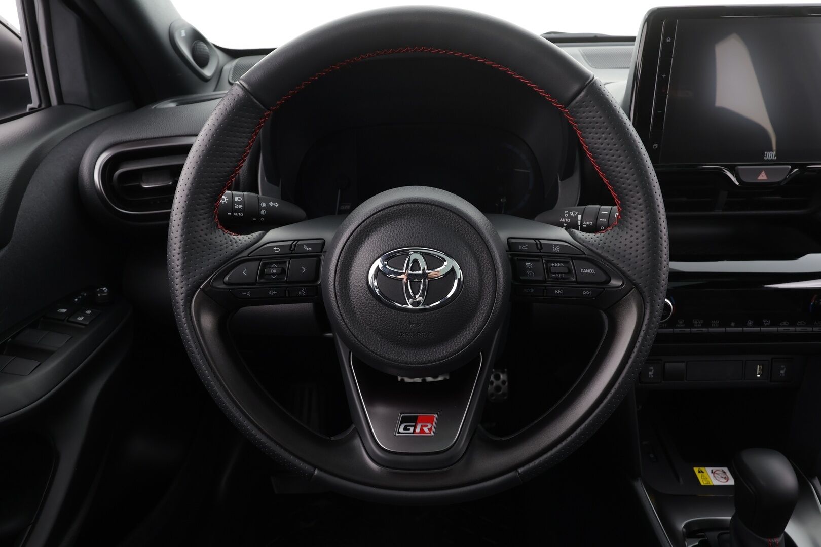 Toyota Yaris Cross 2024 1,5 Hybrid GR SPORT * Lasikatto / JBL / HUD / ACC / LED / P.kamera / Navi / Kaistavahti / Keyless * - Suomi-auto / Kahdet renkaat / Merkkihuollettu! - Osta nyt, maksa vasta ensi vuonna