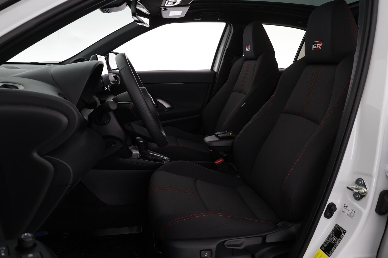 Toyota Yaris Cross 2024 1,5 Hybrid GR SPORT * Lasikatto / JBL / HUD / ACC / LED / P.kamera / Navi / Kaistavahti / Keyless * - Suomi-auto / Kahdet renkaat / Merkkihuollettu! - Osta nyt, maksa vasta ensi vuonna