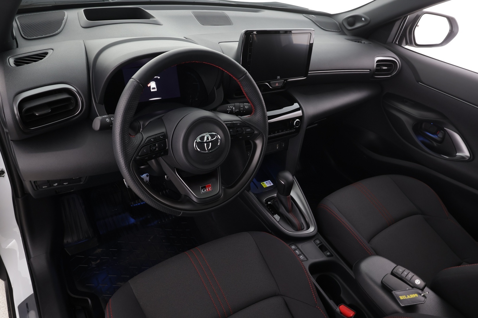 Toyota Yaris Cross 2024 1,5 Hybrid GR SPORT * Lasikatto / JBL / HUD / ACC / LED / P.kamera / Navi / Kaistavahti / Keyless * - Suomi-auto / Kahdet renkaat / Merkkihuollettu! - Osta nyt, maksa vasta ensi vuonna