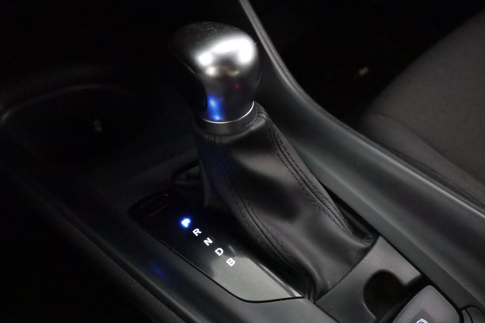 Toyota C-HR 2023 1,8 Hybrid Active - 1Om Suomiauto / Adapt.Vakkari / Peruutuskamera / Adapt.LED / Merkkihuollettu / 2x Todella hyvät renkaat aluvantein!